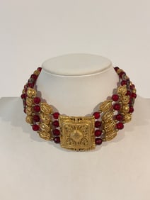 Vintage 1980s Red Lucite gold tone Collar Necklace 13"