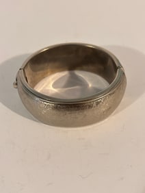 Vintage wide silvertone hinged Bracelet 7"