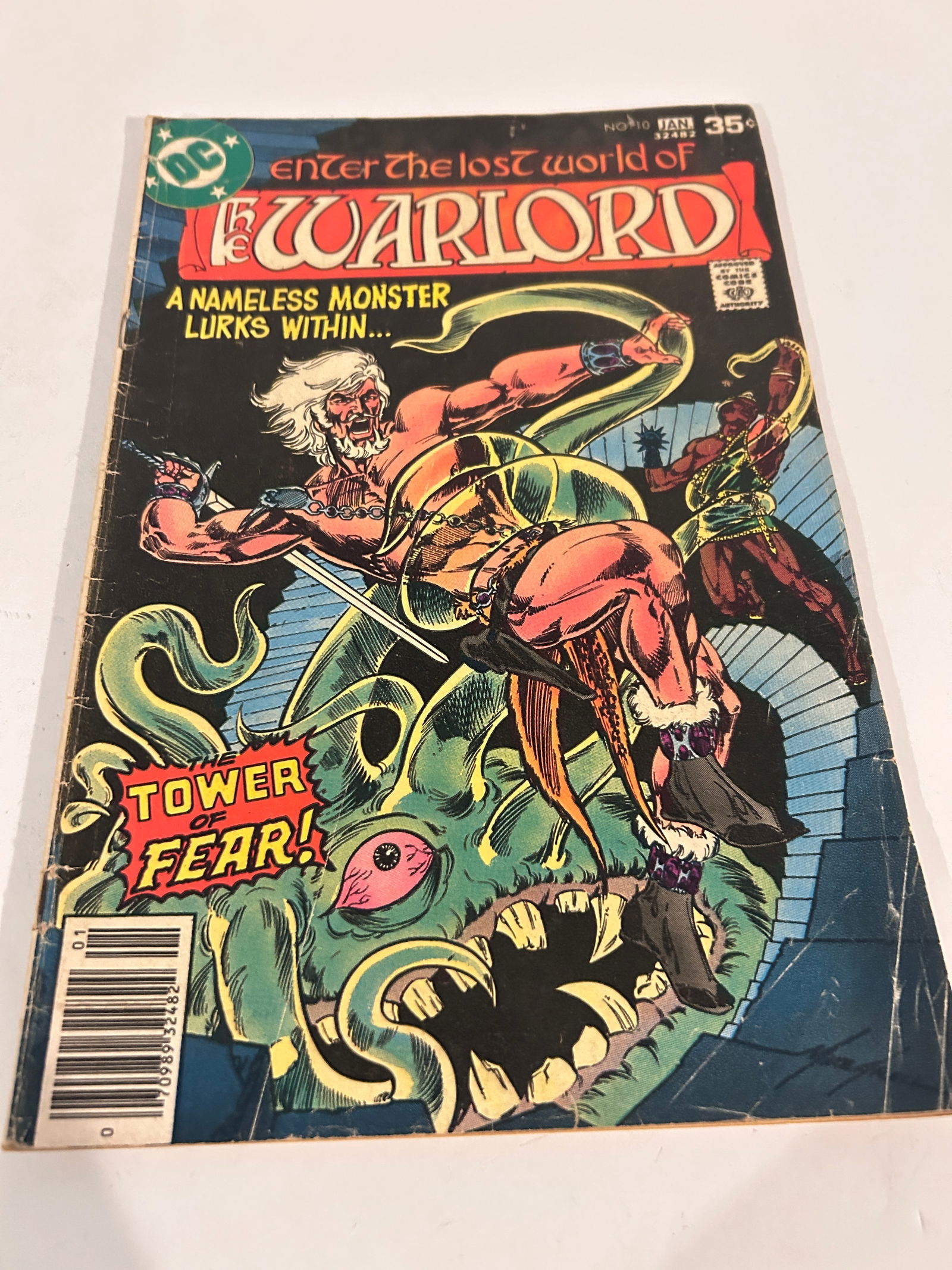 Vintage Comic Book the Warlord # 10: Vintage Comic Book the Warlord # 10 Please view all photos as they are part of the description and condition of this Item, Feel free to contact me with questions or picture requests! Used Item AS IS