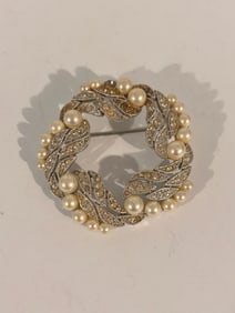 Vintage Silver Tone faux pearl leaf wreath brooch