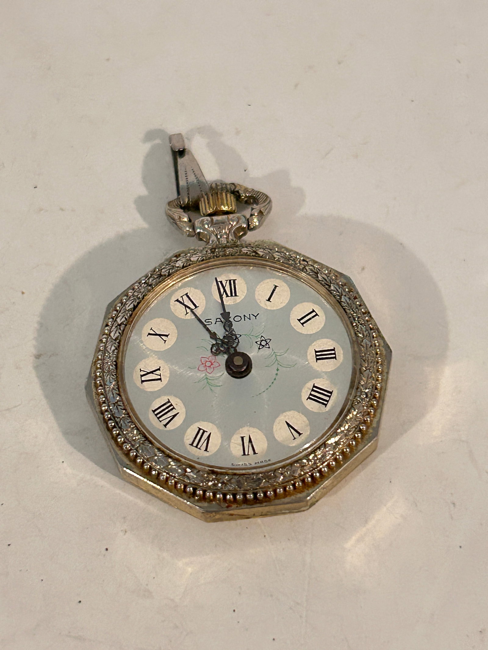 Vintage Saxony Ladies Goldtone Jewelry Pendant Watch 3.4cm Diameter No Chain: Vintage Saxony Ladies Goldtone Jewelry Pendant Watch 3.4cm Diameter No Chain Please view all photos as they are part of the description and condition of this Item, Feel free to contact me with questio