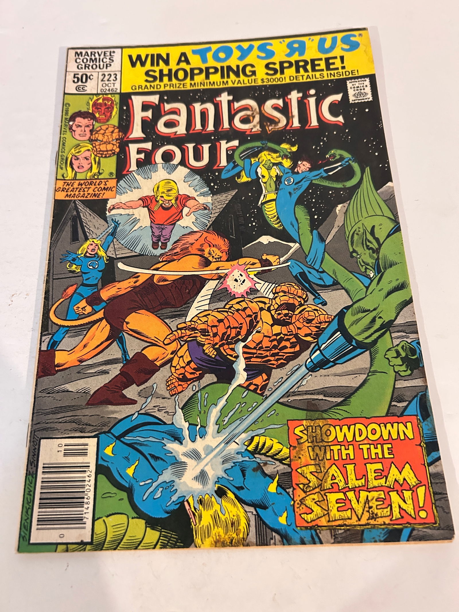 Vintage Comic Book Fantastic Four # 223: Vintage Comic Book Fantastic Four # 223 Please view all photos as they are part of the description and condition of this Item, Feel free to contact me with questions or picture requests! Used Item AS