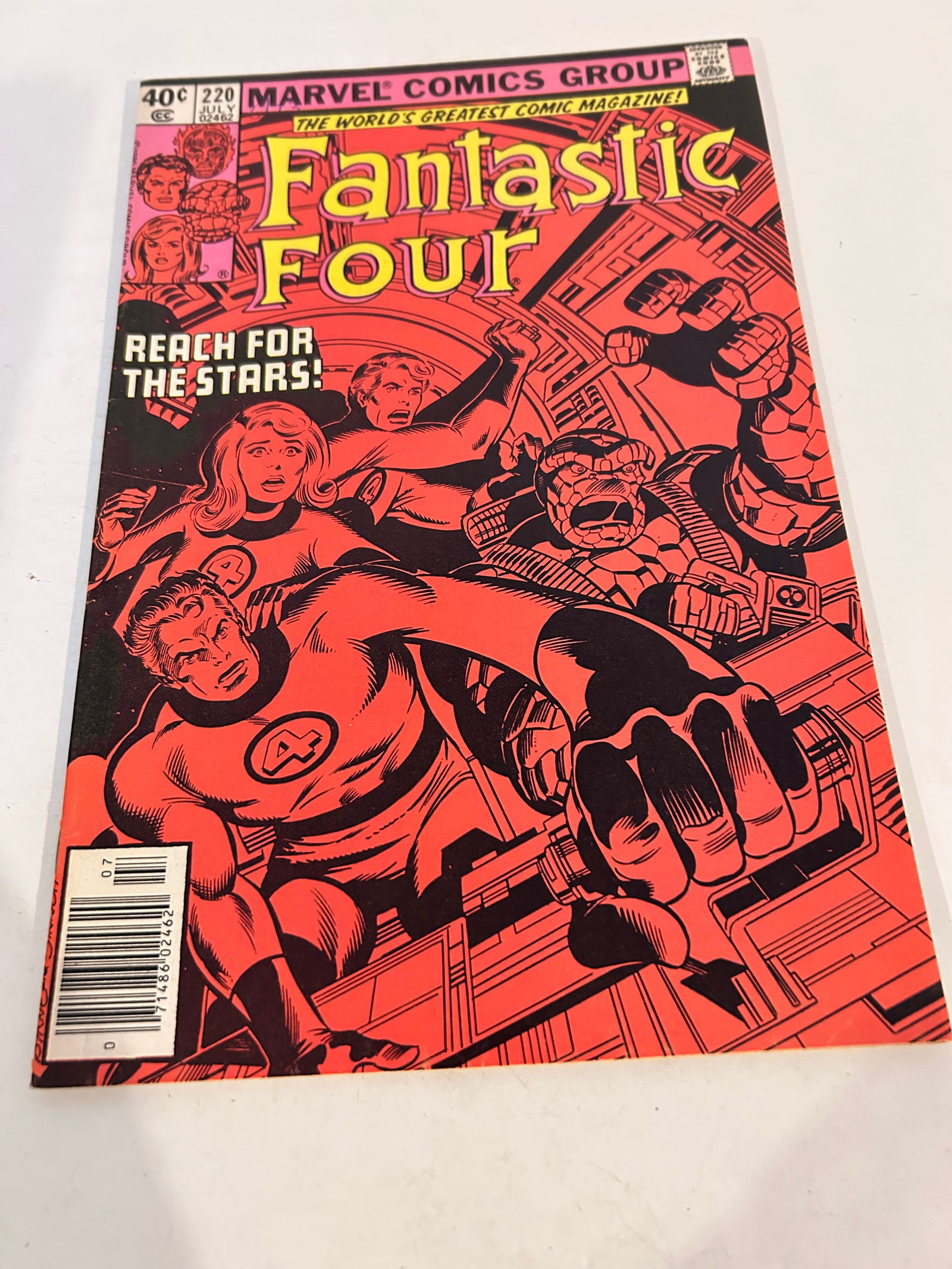 Vintage Comic Book Fantastic Four # 220: Vintage Comic Book Fantastic Four # 220 Please view all photos as they are part of the description and condition of this Item, Feel free to contact me with questions or picture requests! Used Item AS