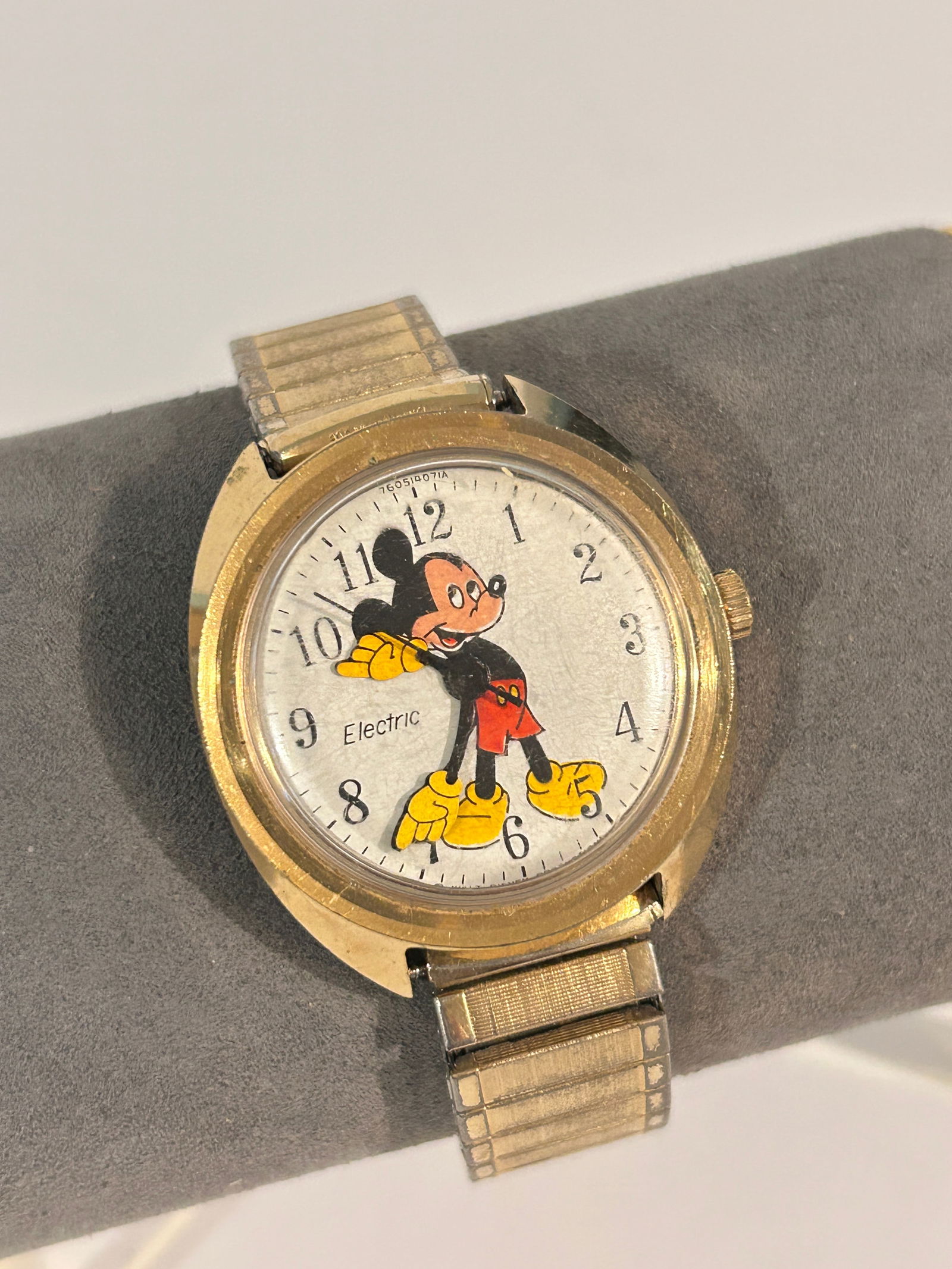 Vintage Timex Electric Mickey Mouse Watch Walt Disney Gold Tone 1970s Runs Great (1 of 5)