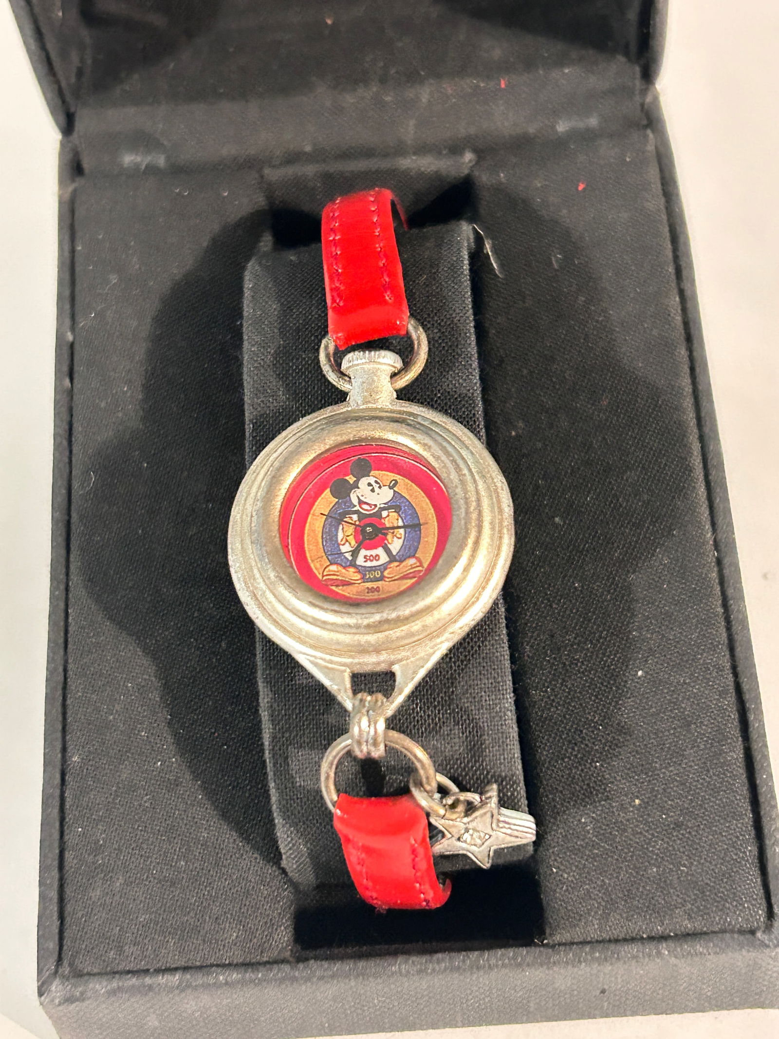 WD Gallery Bracelet Maximal Art mickey mouse working WATCH (1 of 6)