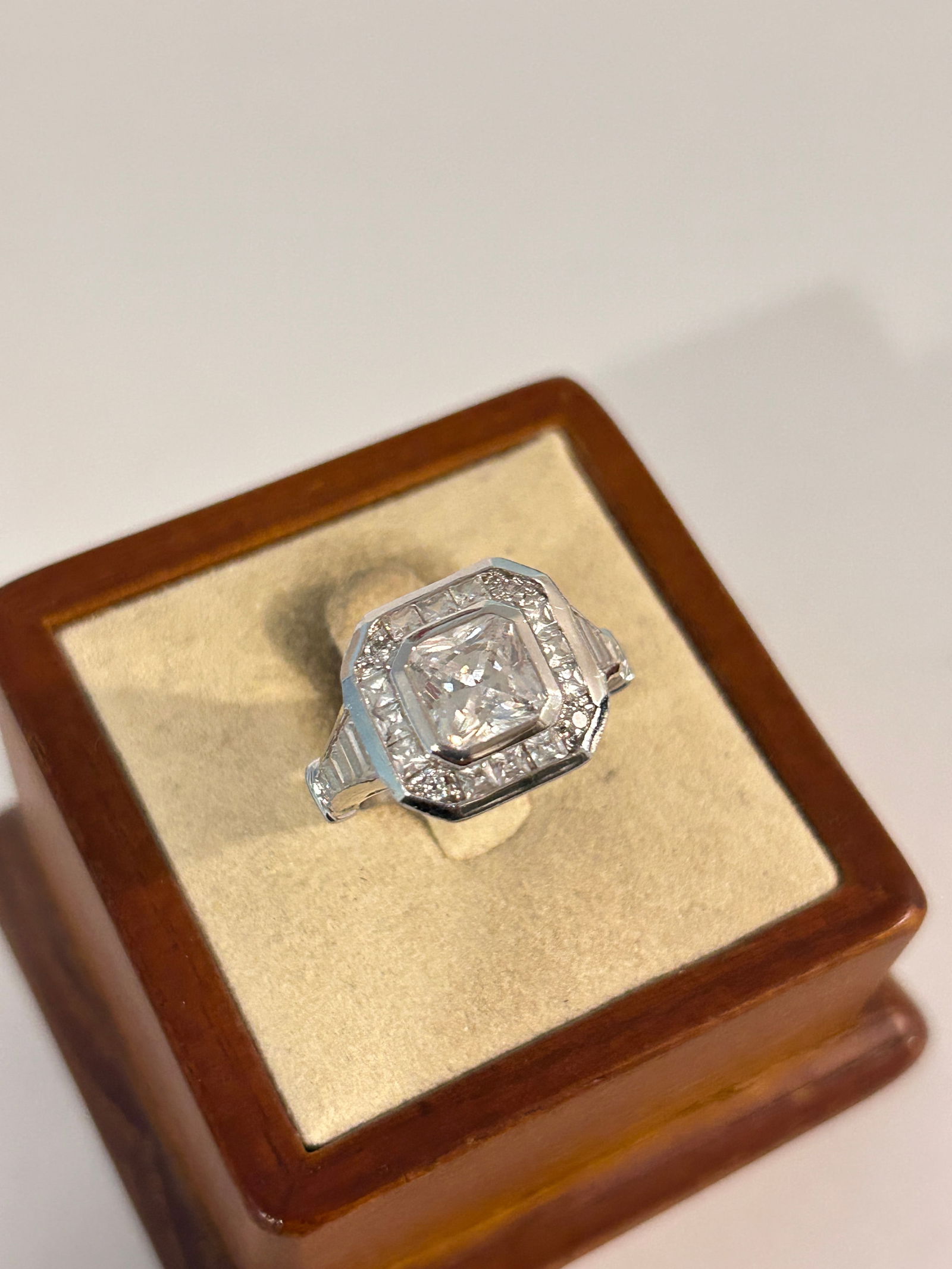 Vintage Sterling Silver Rhinestone Ring sz 7 (1 of 5)