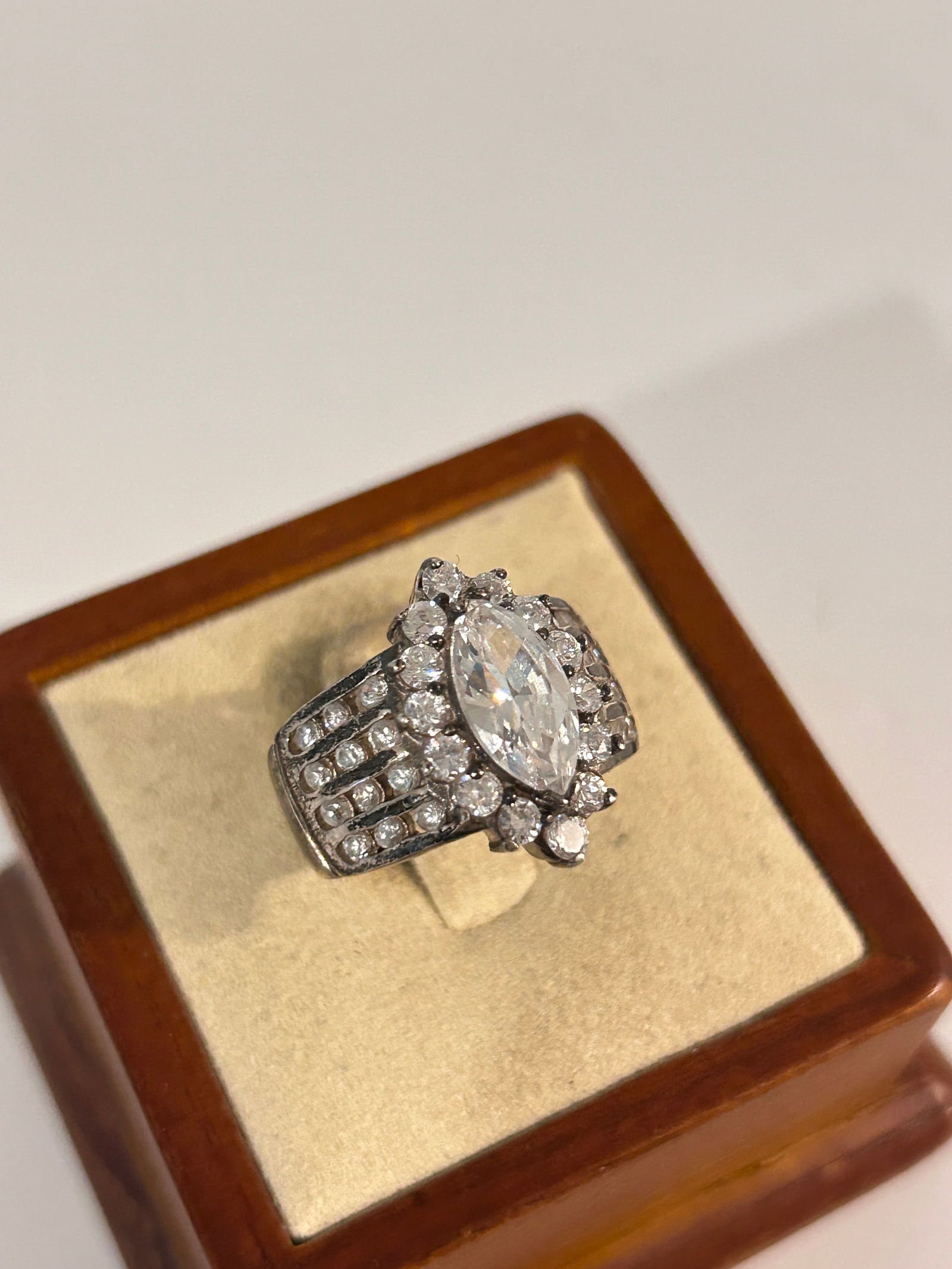 Vintage Sterling Silver rhinestone Ring sz 8 (1 of 6)