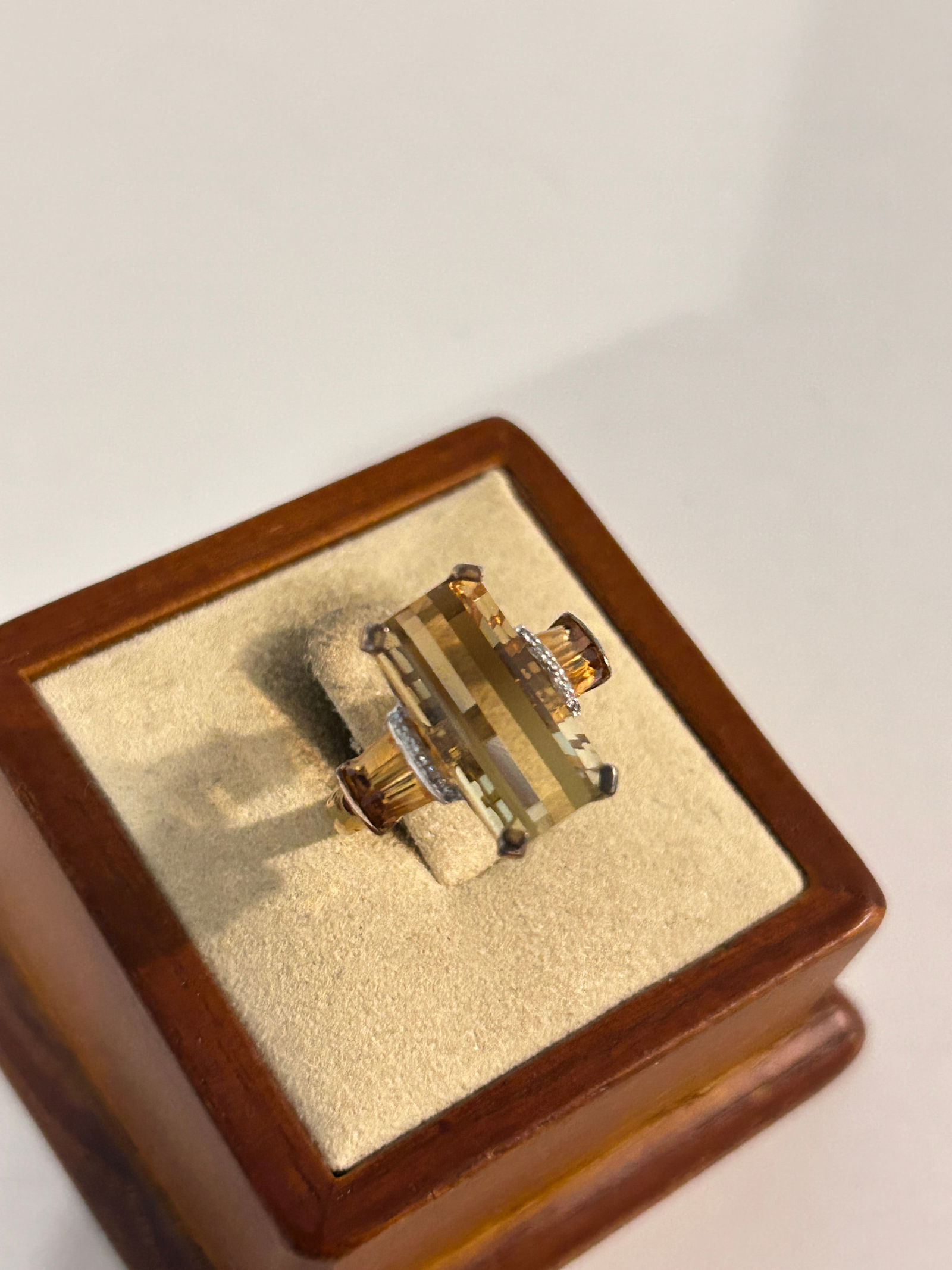 Vintage Sterling Silver Spinel Ring sz 7: Vintage Sterling Silver Spinel Ring sz 7 Please view all photos as they are part of the description and condition of this Item, Feel free to contact me with questions or picture requests! Used Item AS