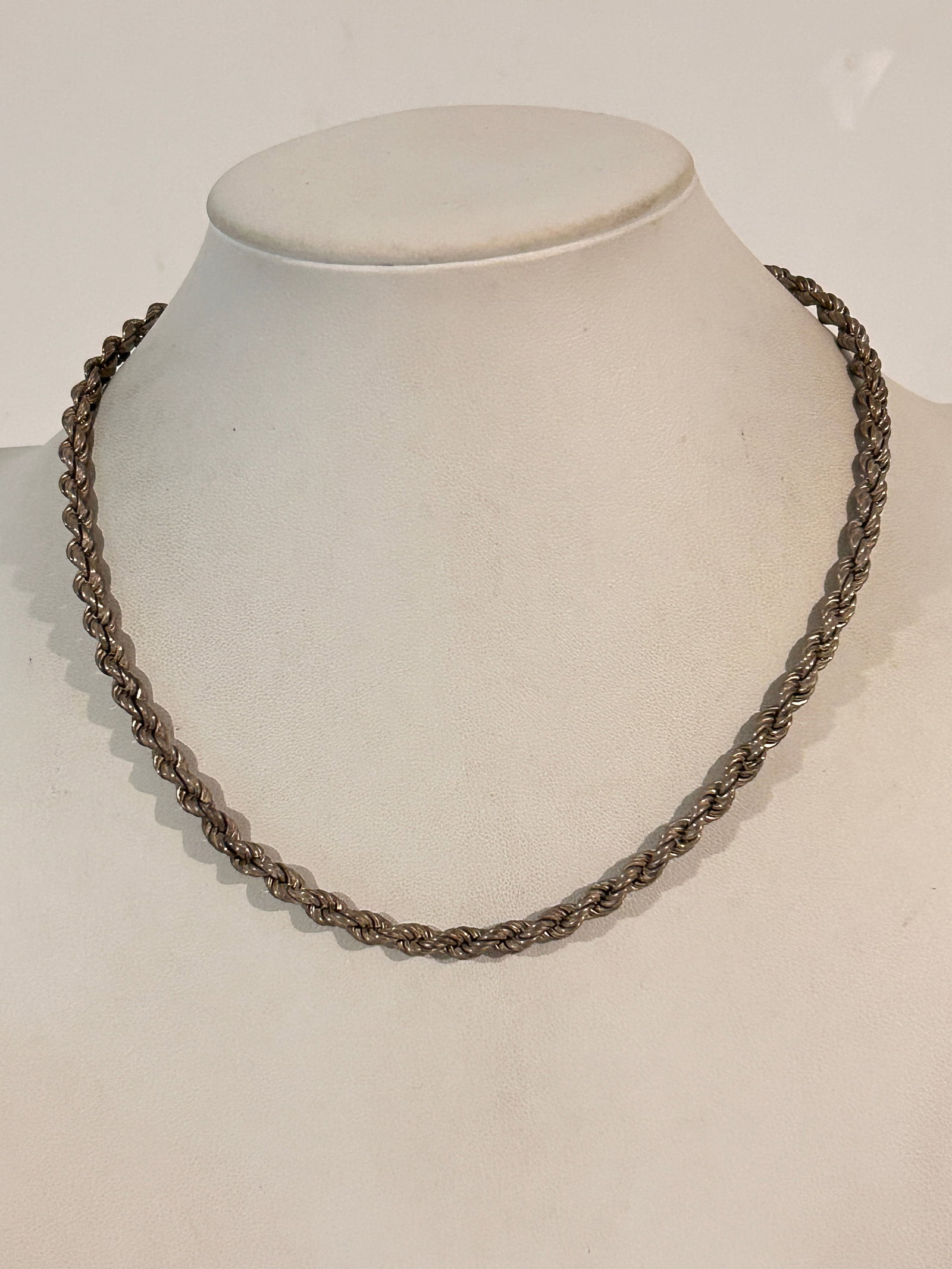 Vintage Sterling Silver thk rope chain Necklace 17": Vintage Sterling Silver thk rope chain Necklace 17" Please view all photos as they are part of the description and condition of this Item, Feel free to contact me with questions or picture requests! U