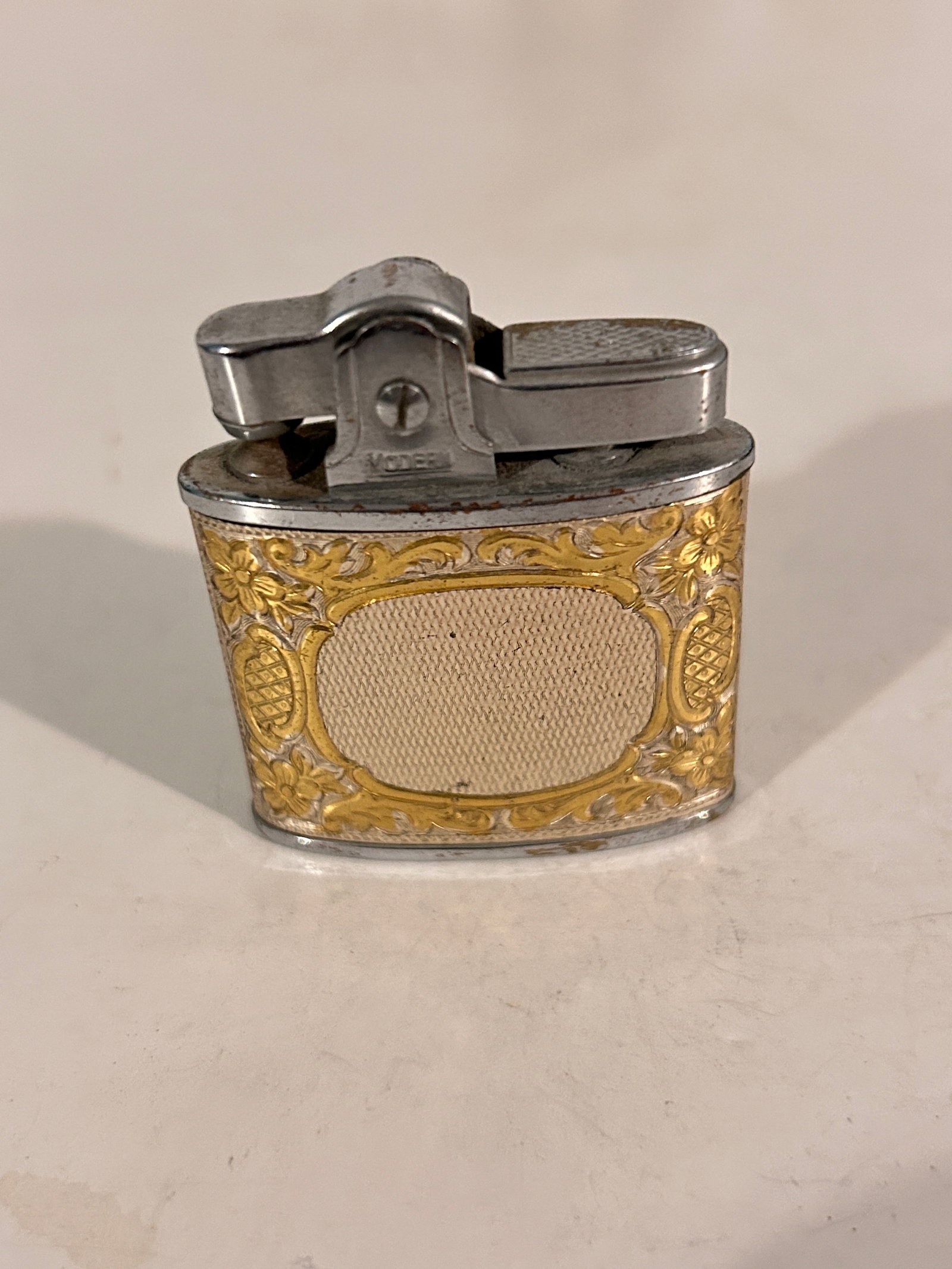 Vintage 1950’s HMC Cigarette Lighter: Vintage 1950’s HMC Cigarette Lighter Please view all photos as they are part of the description and condition of this Item, Feel free to contact me with questions or picture requests! Used Item AS I