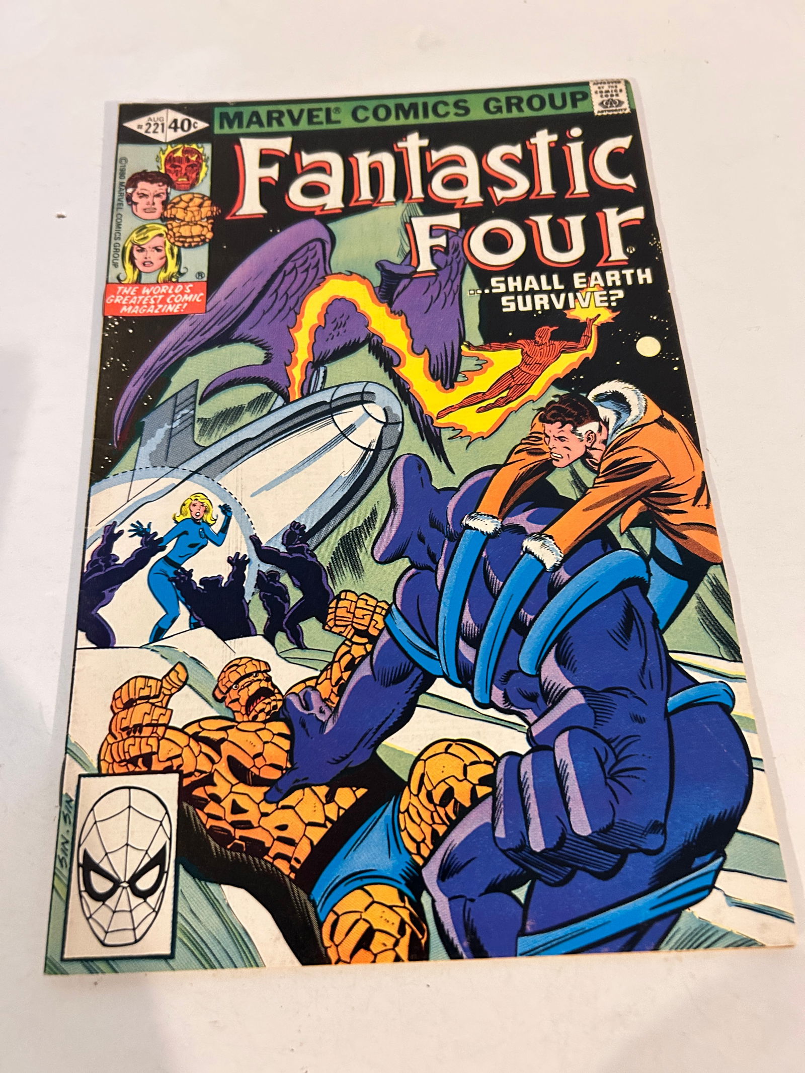 Vintage Comic Book Fantastic Four # 221: Vintage Comic Book Fantastic Four # 221 Please view all photos as they are part of the description and condition of this Item, Feel free to contact me with questions or picture requests! Used Item AS