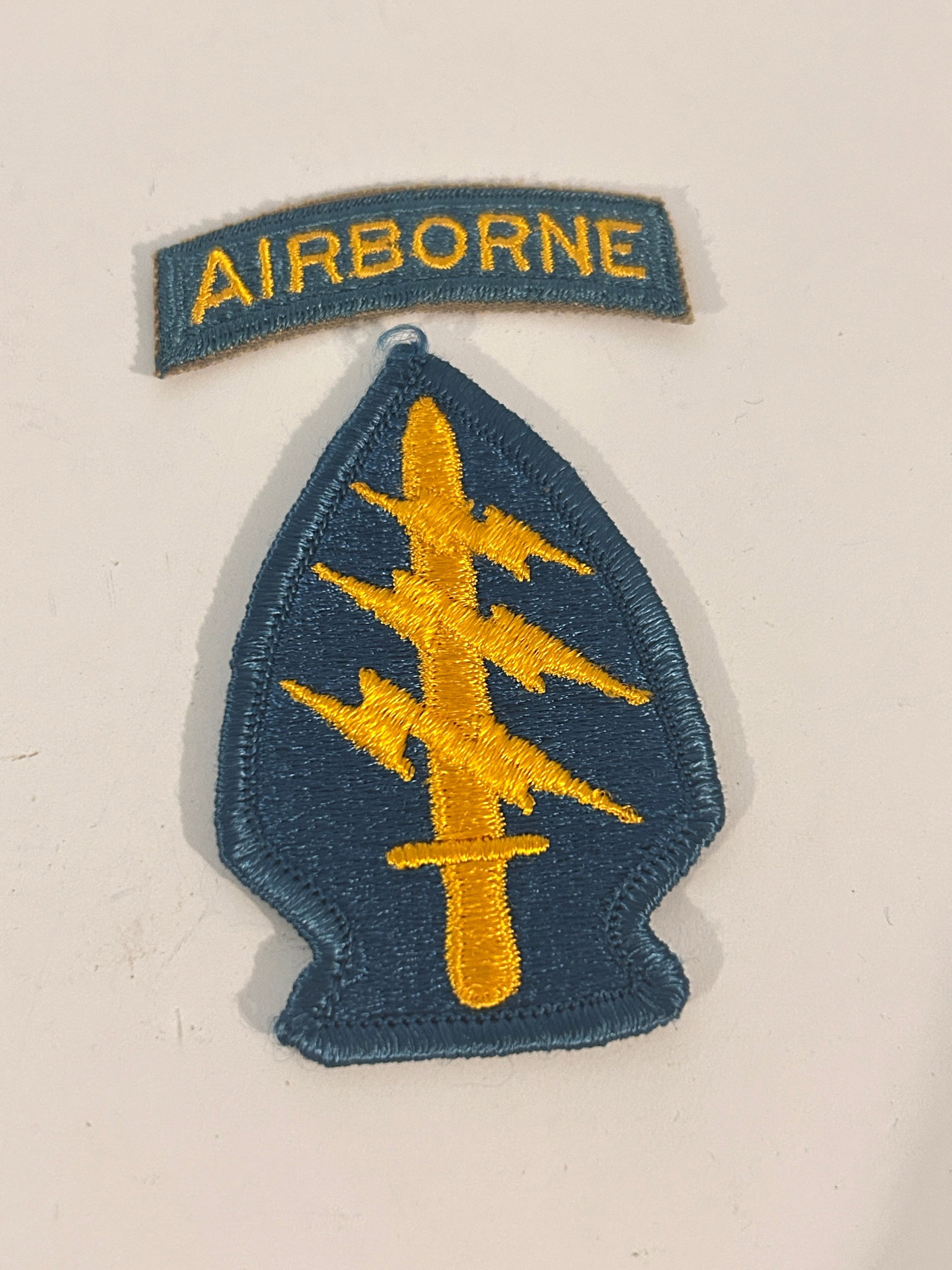Vintage Military Patch: Vintage Military Patch Please view all photos as they are part of the description and condition of this Item, Feel free to contact me with questions or picture requests! Used Item AS IS
