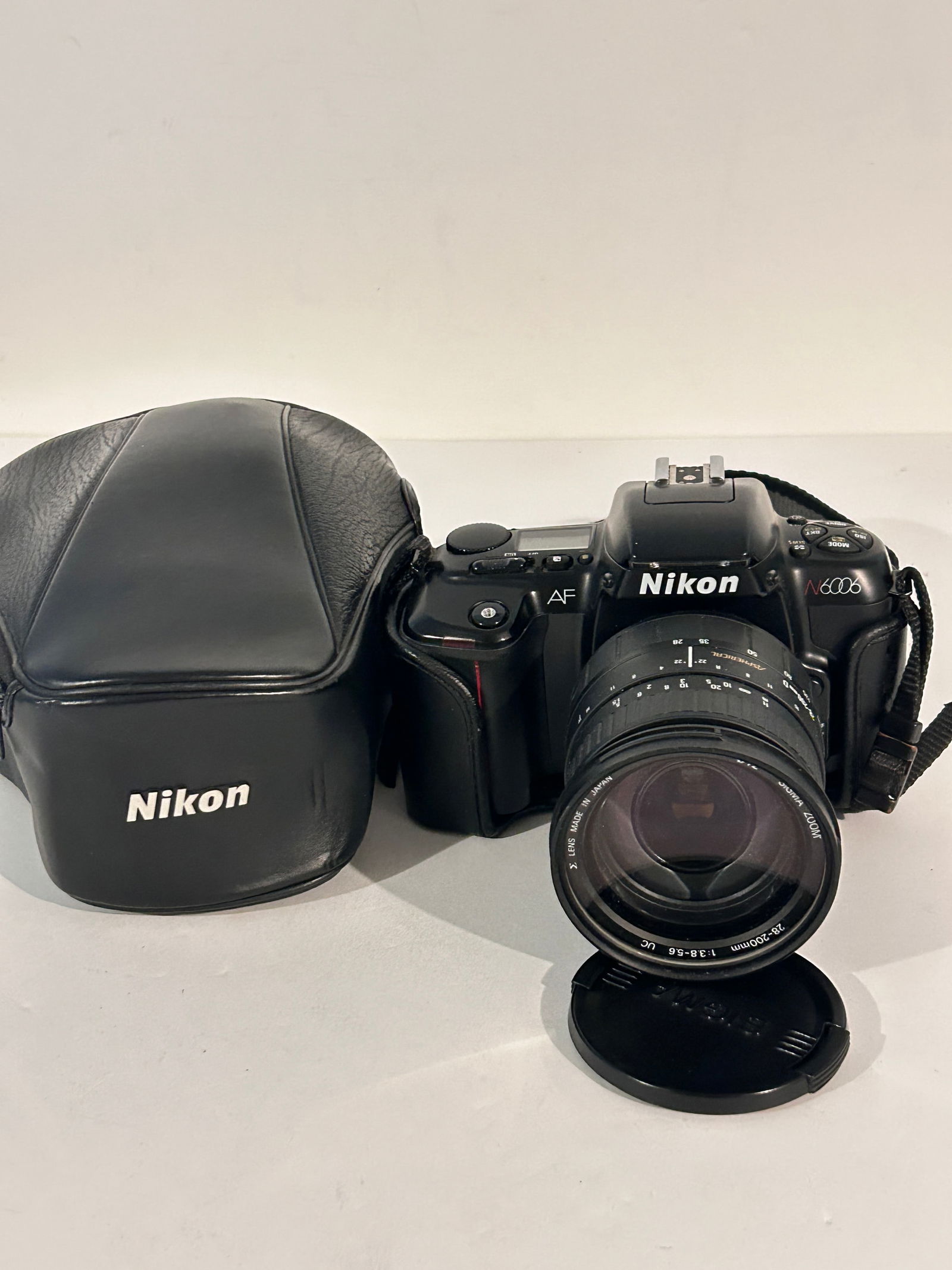 Vintage Nikon N-6006 w/ 28-200mm 1:3.8-5.6 Lens With Case (1 of 7)