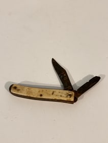 Vintage Pocket Knife 3 5/8 " needs cleaning and has chips
