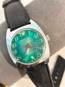 Grand Prix Deluxe Mech Antimagnetic Green Dial Wristwatch working