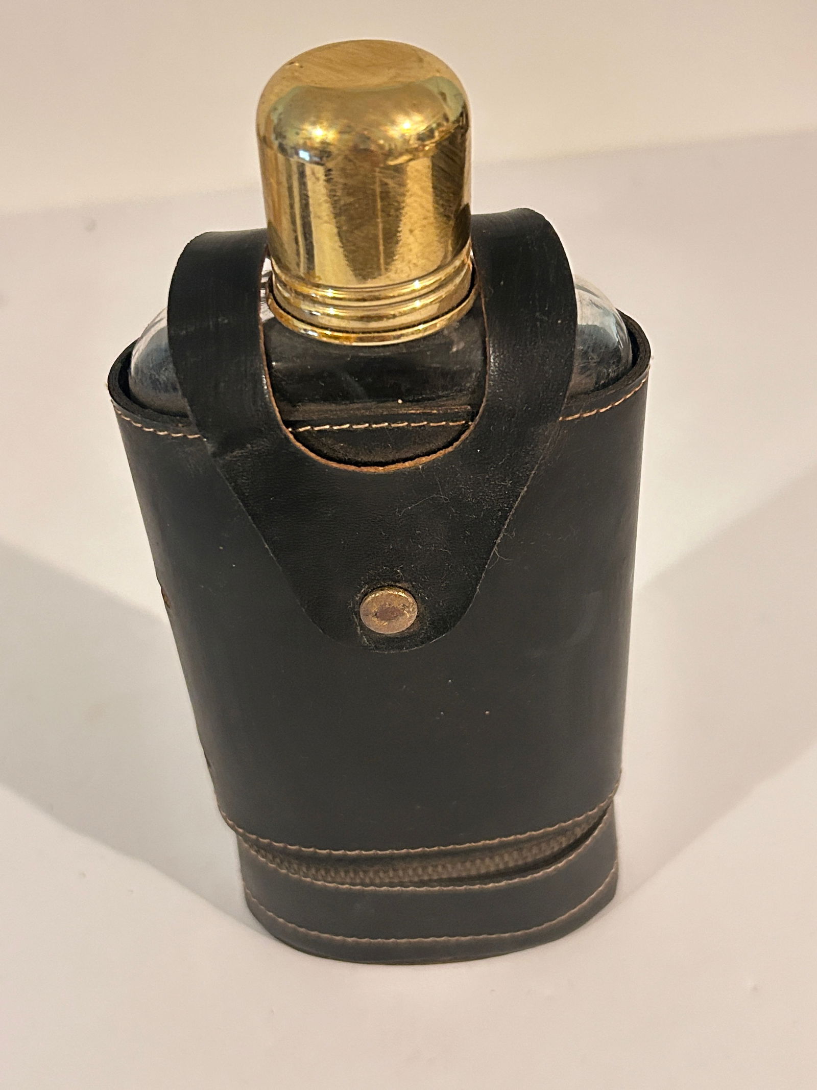 Vintage Glass Chrome Hip Flask with Faux Leather Case and Plastic Shot Glasses (1 of 6)