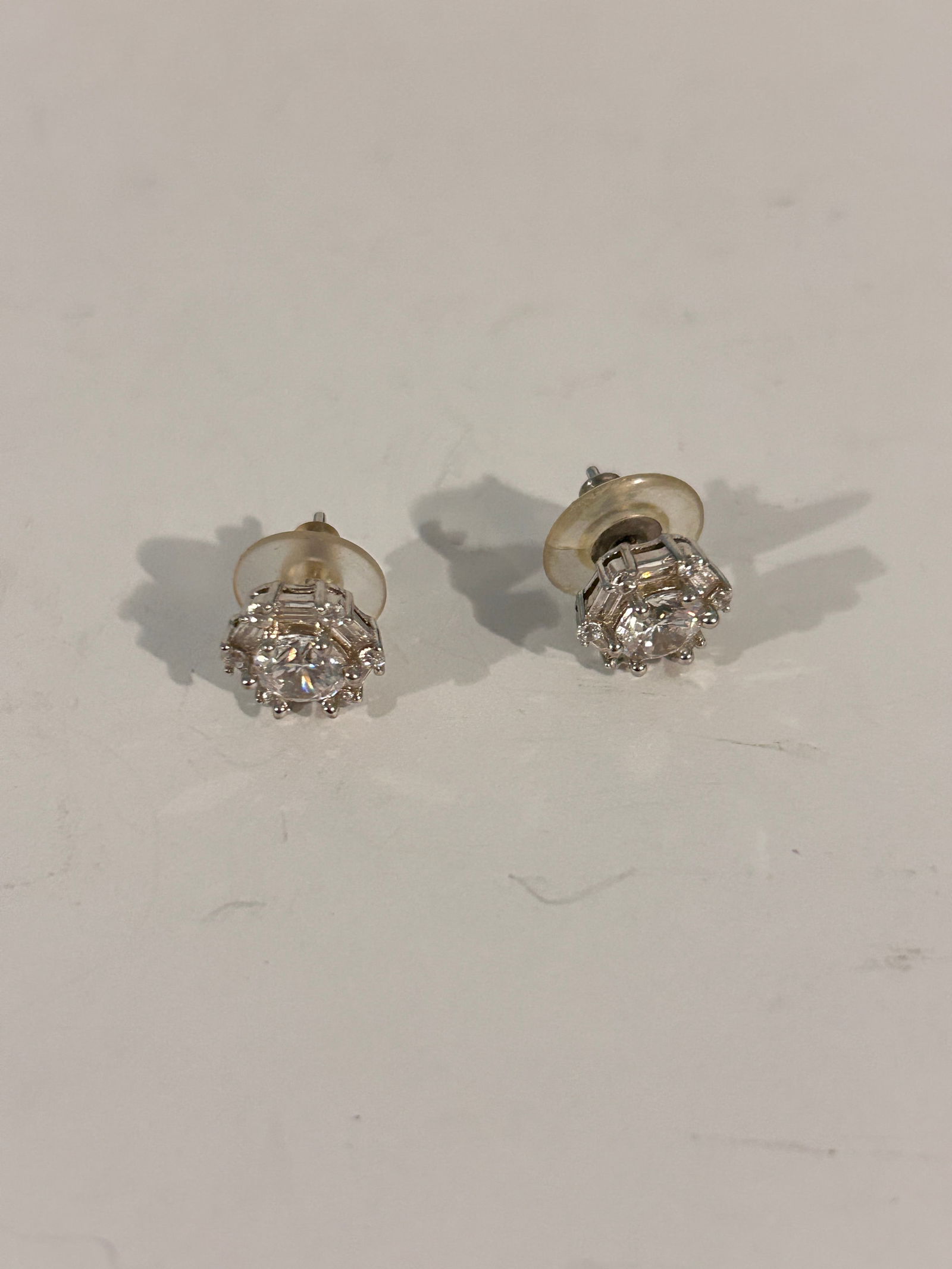 Vintage Sterling Silver post Earrings: Vintage Sterling Silver post Earrings Please view all photos as they are part of the description and condition of this Item, Feel free to contact me with questions or picture requests! Used Item AS IS