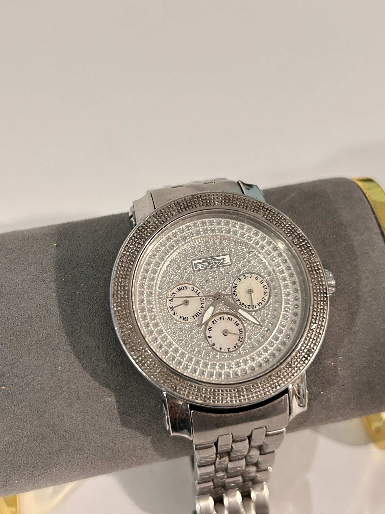 Freeze Diamond Bezel Chronograph Style working Watch (1 of 6)