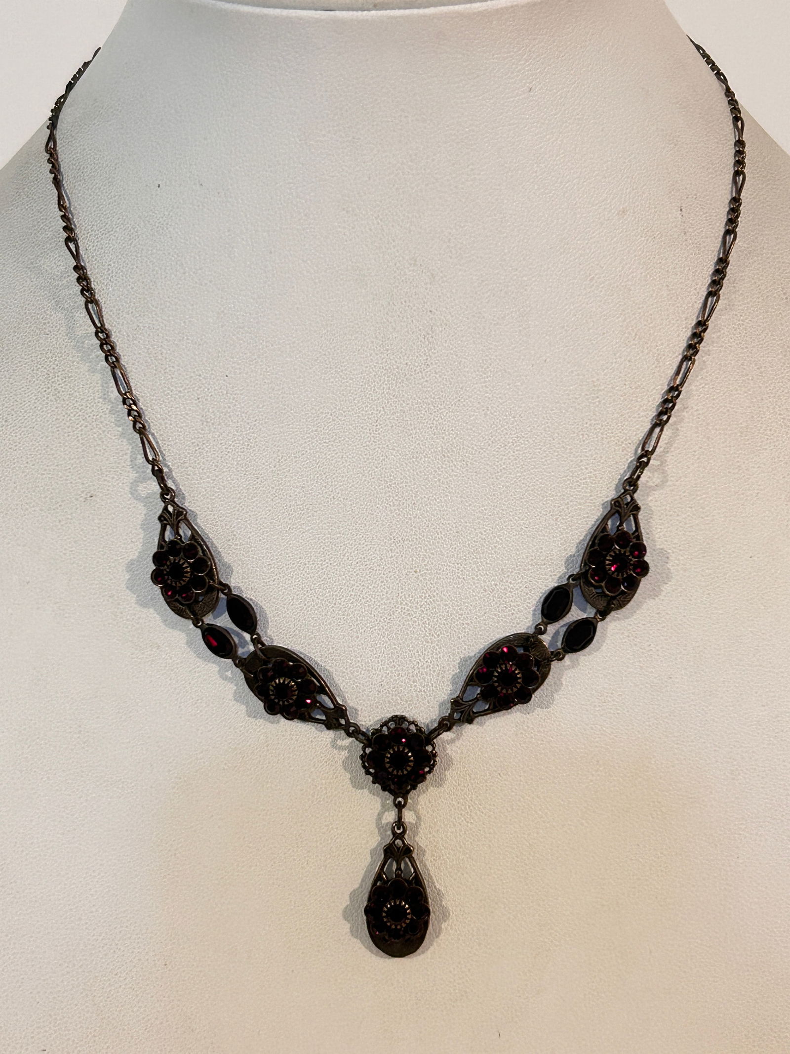 Vintage KENNY MA San Francisco Floral Swarovski Crystal Necklace 16": Vintage KENNY MA San Francisco Floral Swarovski Crystal Necklace 16" Please view all photos as they are part of the description and condition of this Item, Feel free to contact me with questions or pi