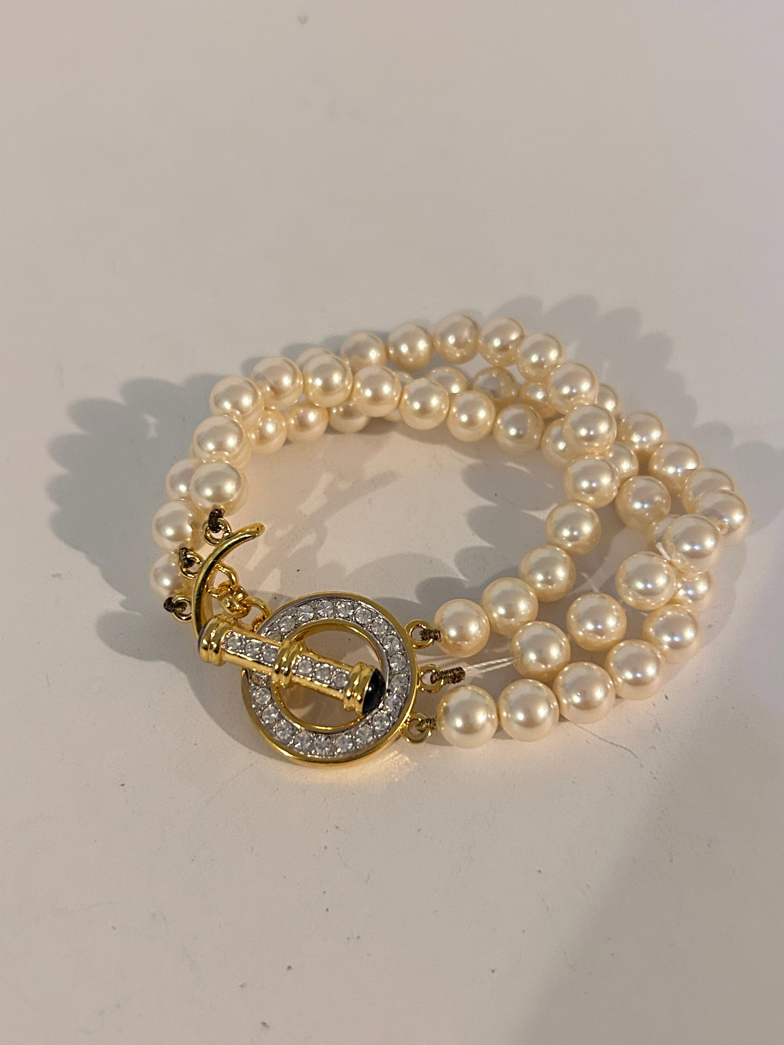 Vintage Edgar Berebi rhinestone Faux Pearl Bracelet 7": Vintage Edgar Berebi rhinestone Faux Pearl Bracelet 7" Please view all photos as they are part of the description and condition of this Item, Feel free to contact me with questions or picture requests