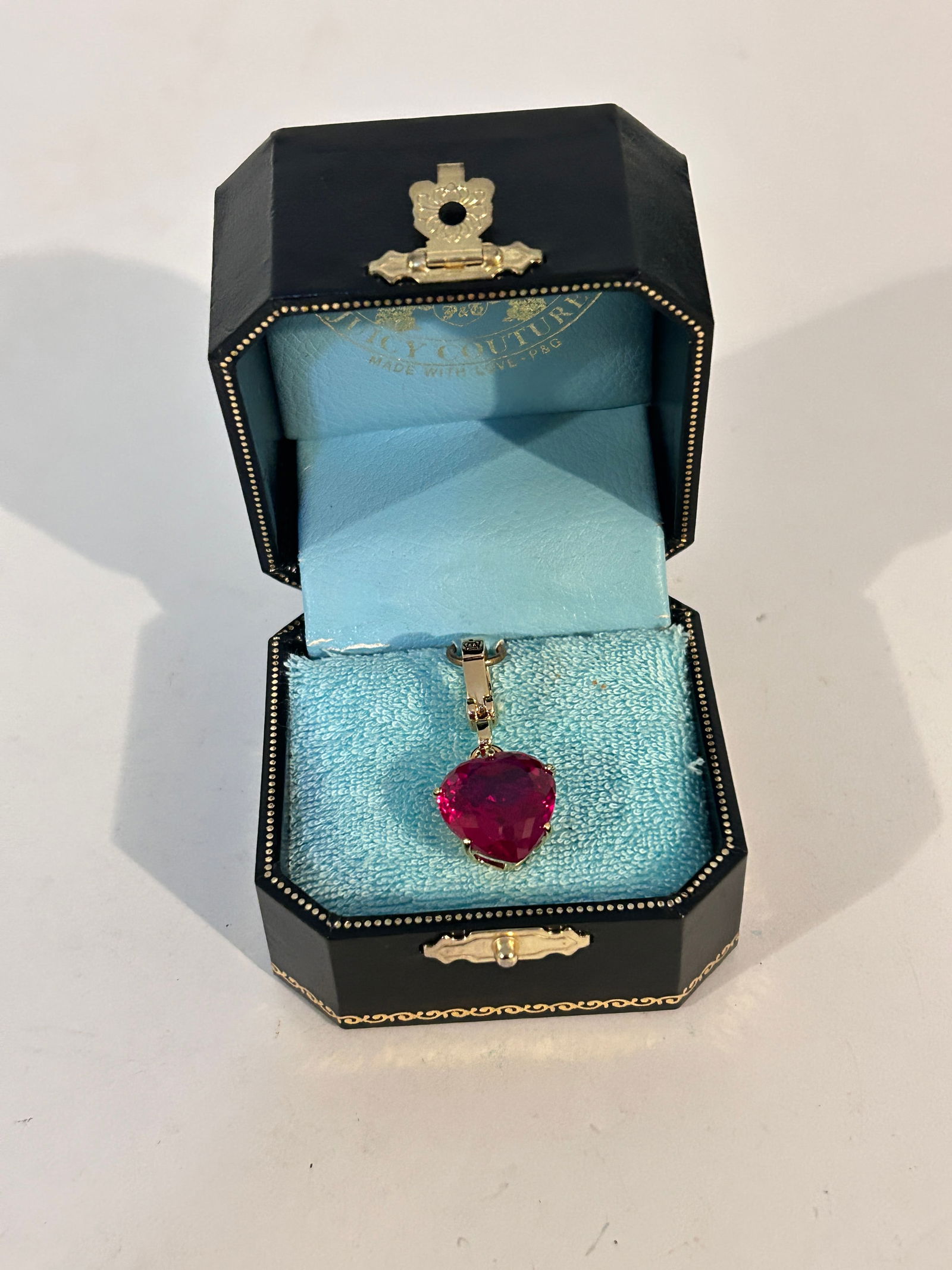 Juicy Couture heart-shaped pendant necklace in a black jewelry box.: Juicy Couture heart-shaped pendant necklace in a black jewelry box. Please view all photos as they are part of the description and condition of this Item, Feel free to contact me with questions or pic