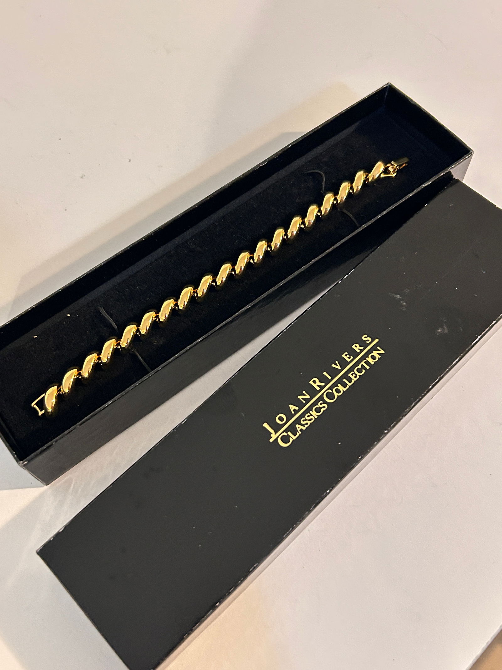 JOAN RIVERS Signed Classics Collection Gold Tone Bracelet 7" (1 of 3)