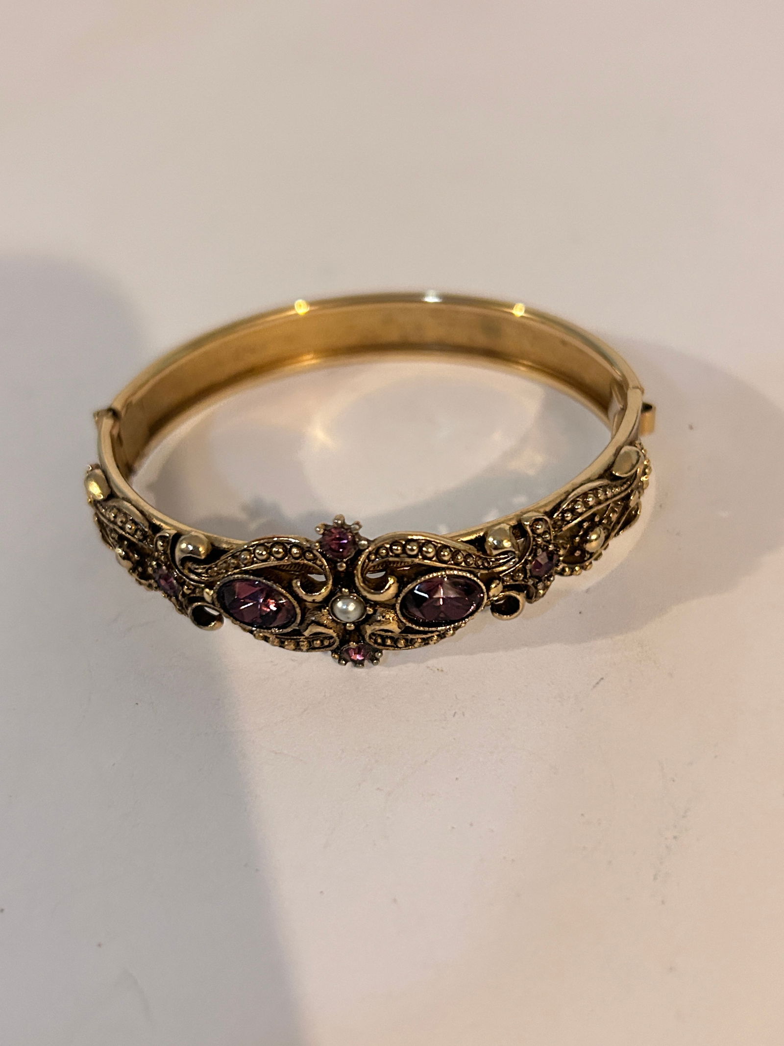 Avon Victorian Style Amethyst Glass Faux Pearl Hinged Bangle Bracelet (1 of 4)