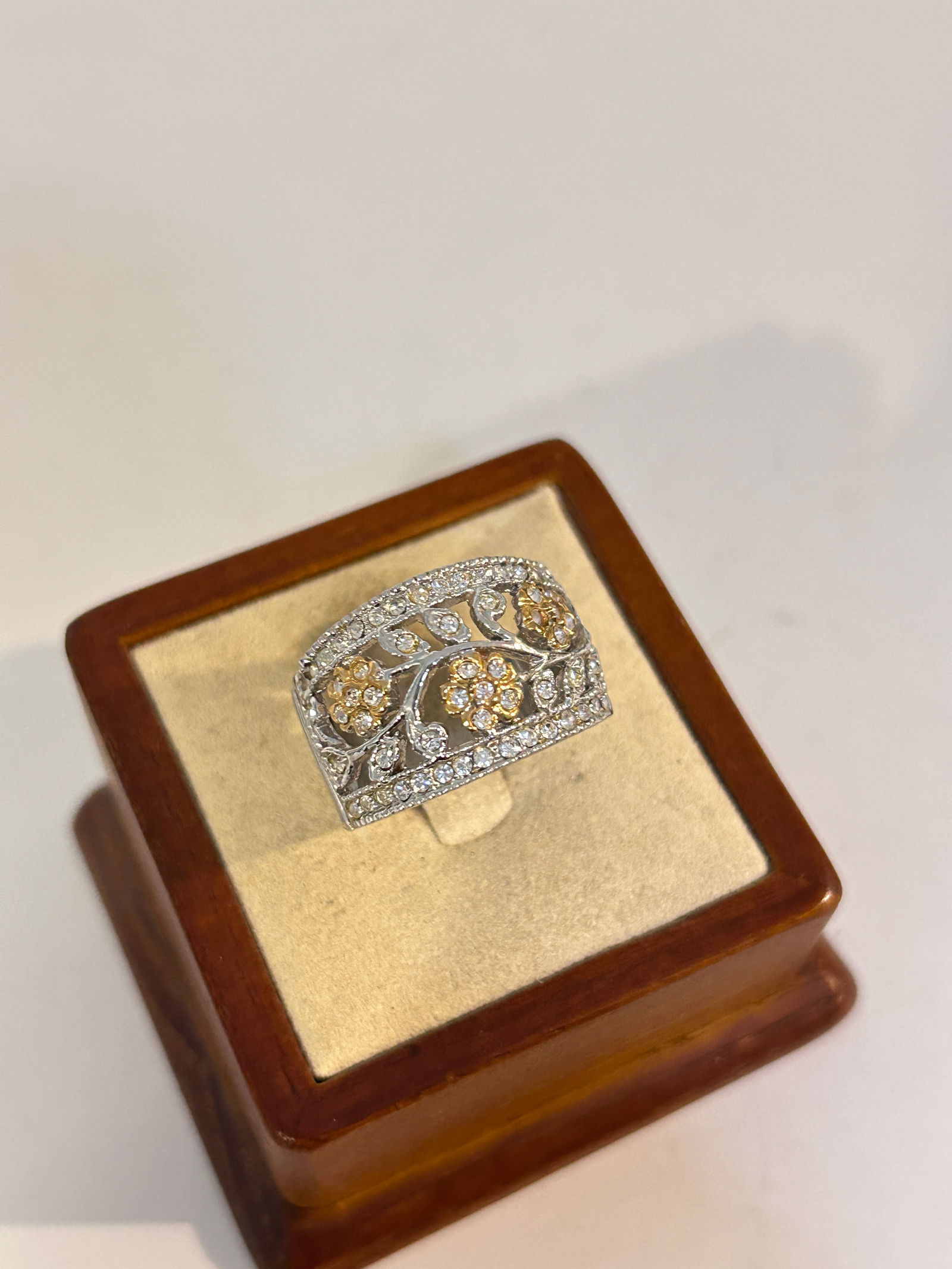 Vintage Statement Ring 18K GE floral sz 8 (1 of 5)