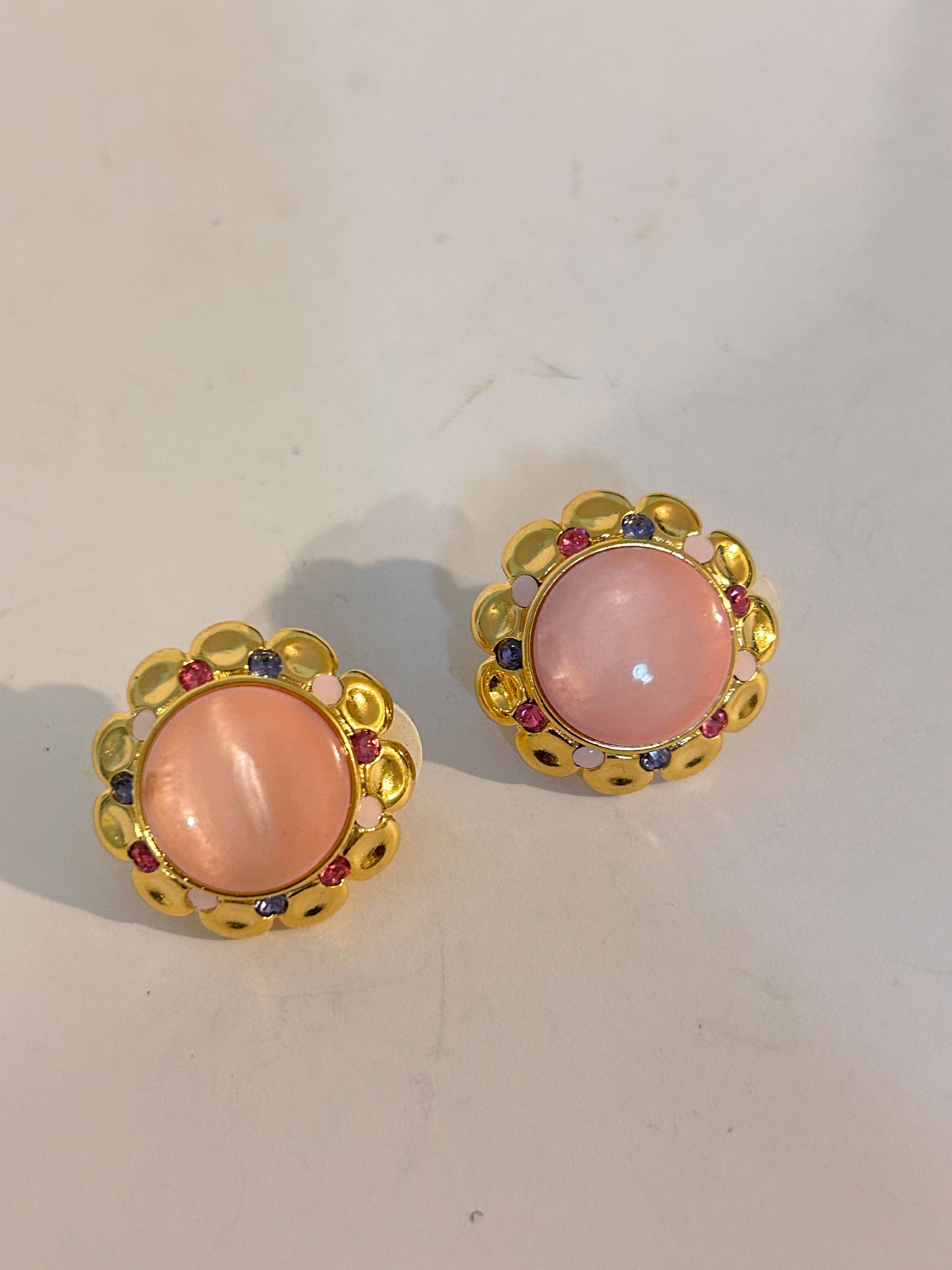 Vintage Clip On Joan Rivers Earrings Rhinestone Pink Signed: Vintage Clip On Joan Rivers Earrings Rhinestone Pink Signed Please view all photos as they are part of the description and condition of this Item, Feel free to contact me with questions or picture req