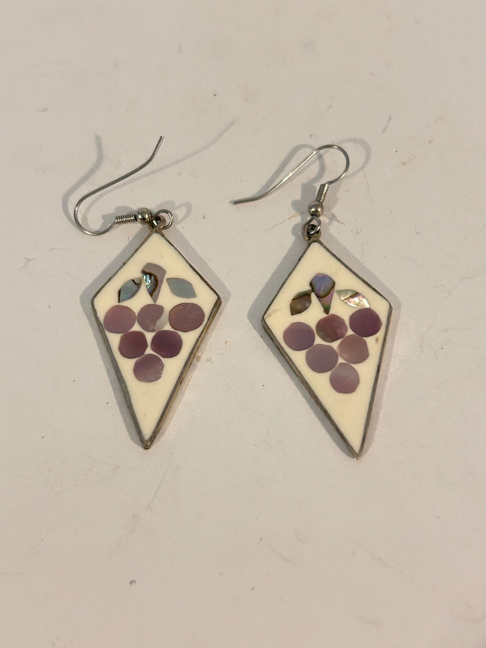 Vintage Alpaca Mexico Mother of Pearl Abalone Grape Bunch Dangle Earrings: Vintage Alpaca Mexico Mother of Pearl Abalone Grape Bunch Dangle Earrings Please view all photos as they are part of the description and condition of this Item, Feel free to contact me with questions