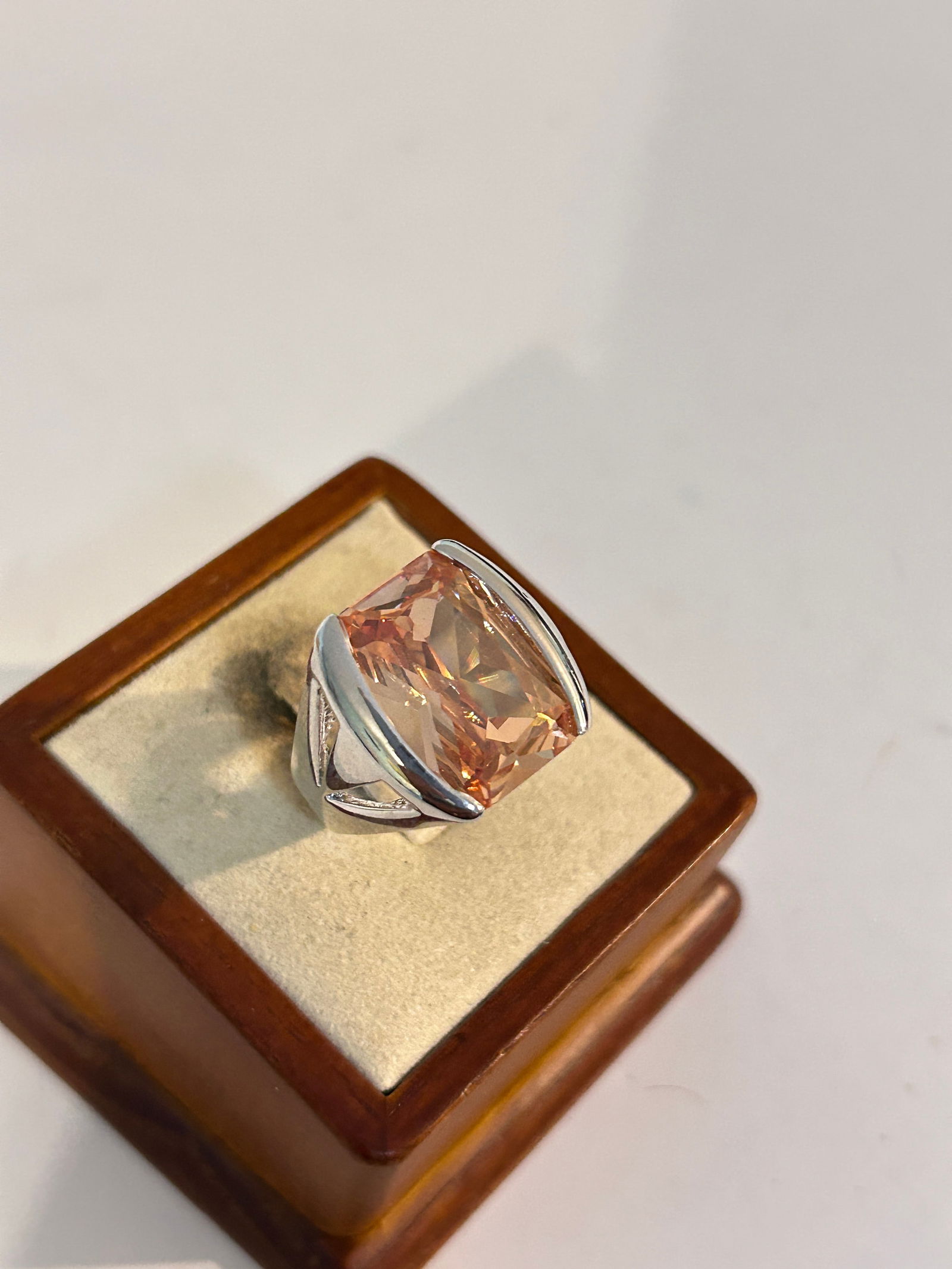 Lia Sophia Glass pink Ring Silver Size 8 (1 of 5)