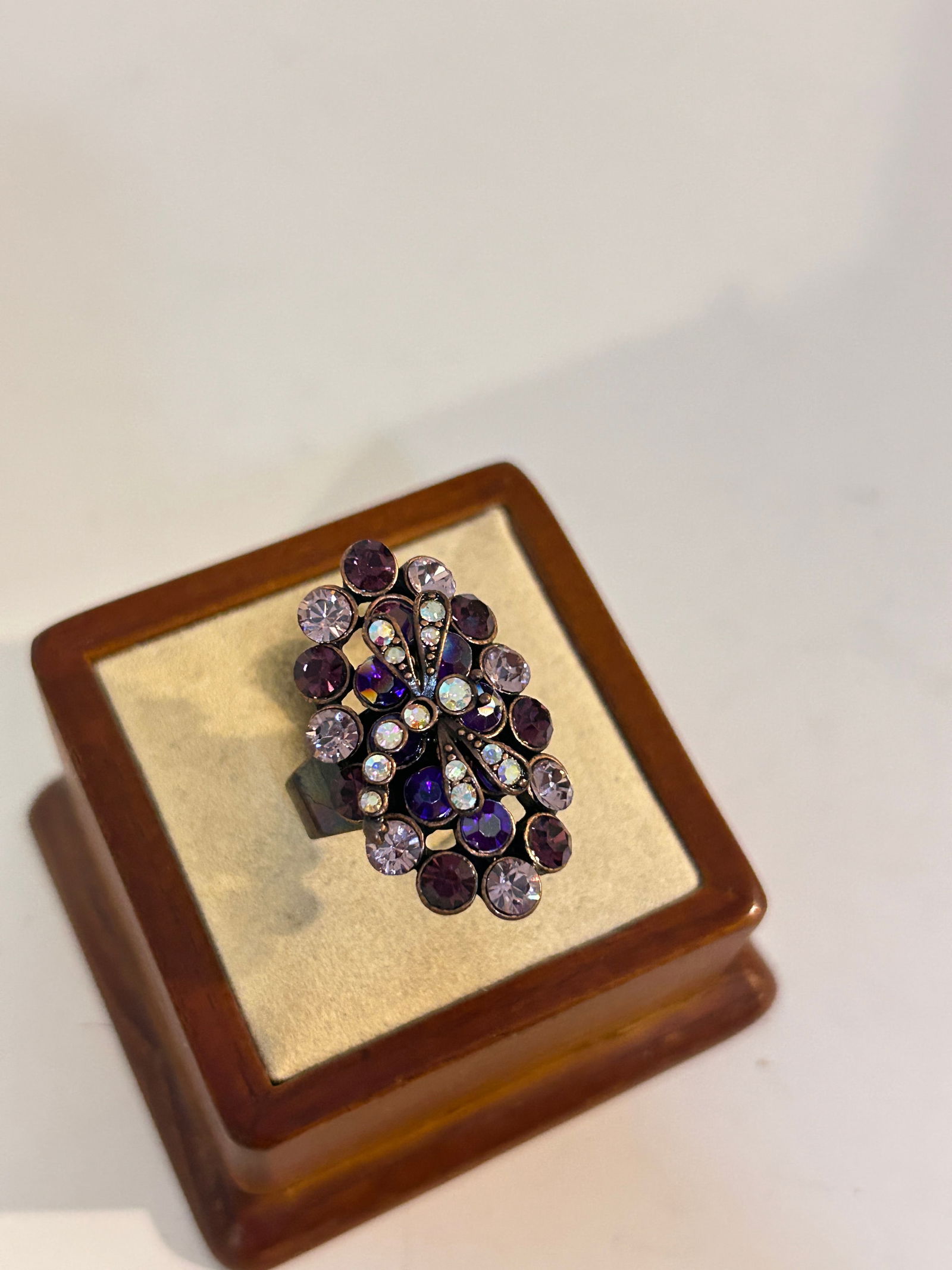 Vintage Copper Custom Ring adjustable: Vintage Copper Custom Ring adjustable Please view all photos as they are part of the description and condition of this Item, Feel free to contact me with questions or picture requests! Used Item AS IS