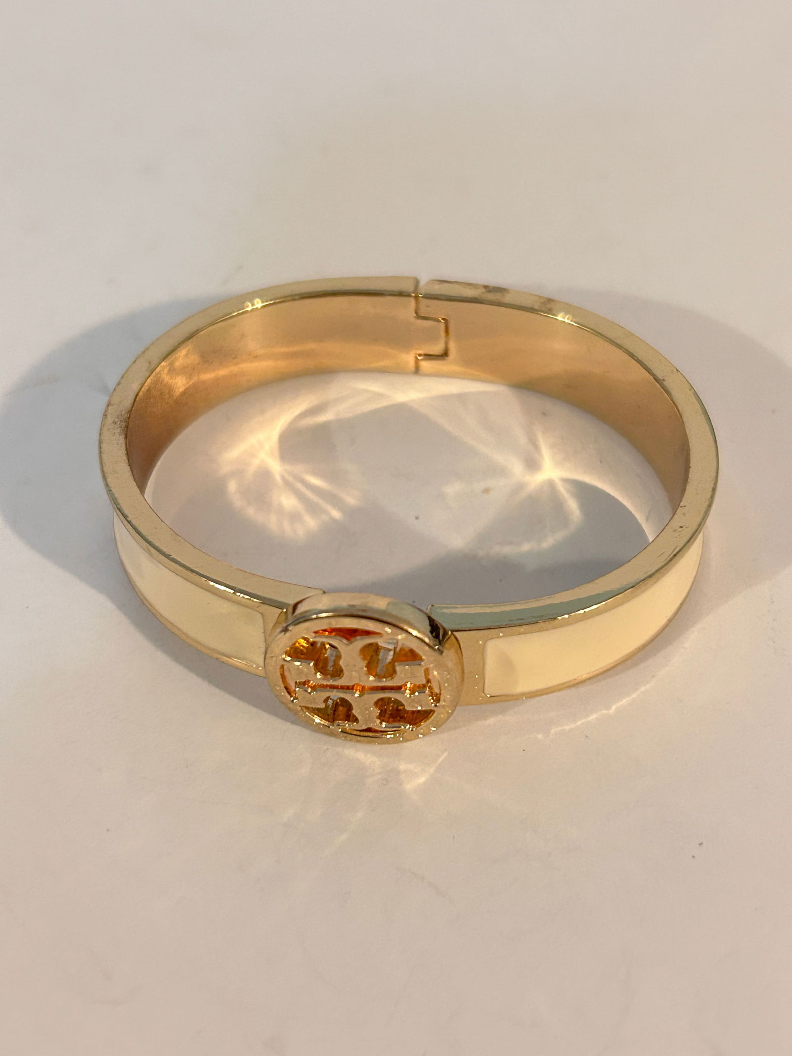 Vintage Goldtone white enamel hinged Bracelet 7" (1 of 6)