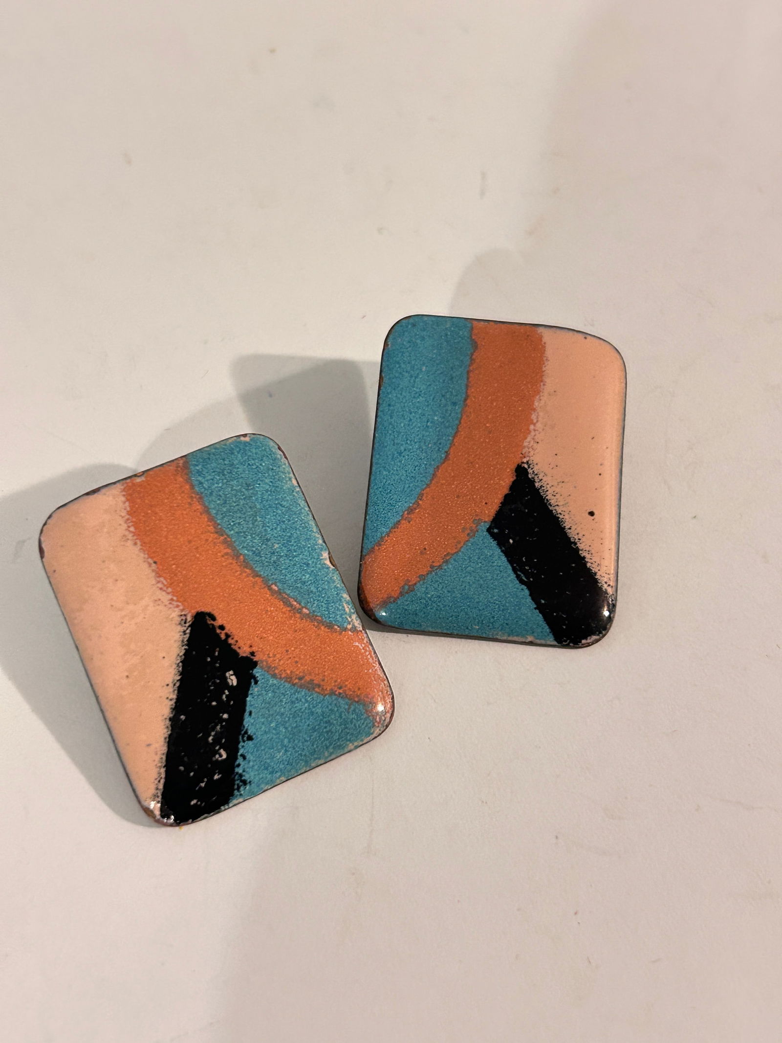 Vintage Earrings: Vintage Earrings Please view all photos as they are part of the description and condition of this Item, Feel free to contact me with questions or picture requests! Used Item AS IS