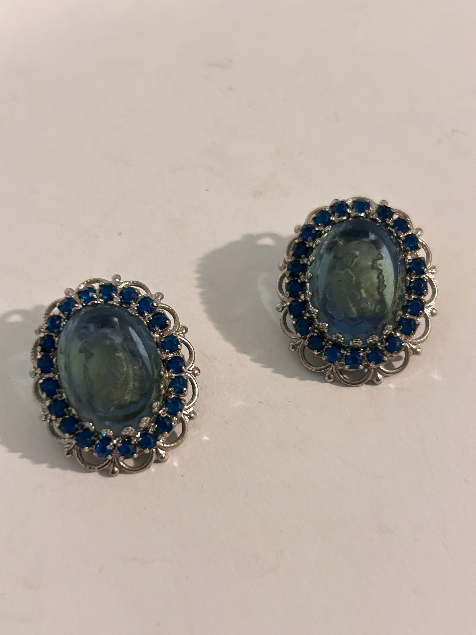 Vintage Earrings: Vintage Earrings Please view all photos as they are part of the description and condition of this Item, Feel free to contact me with questions or picture requests! Used Item AS IS