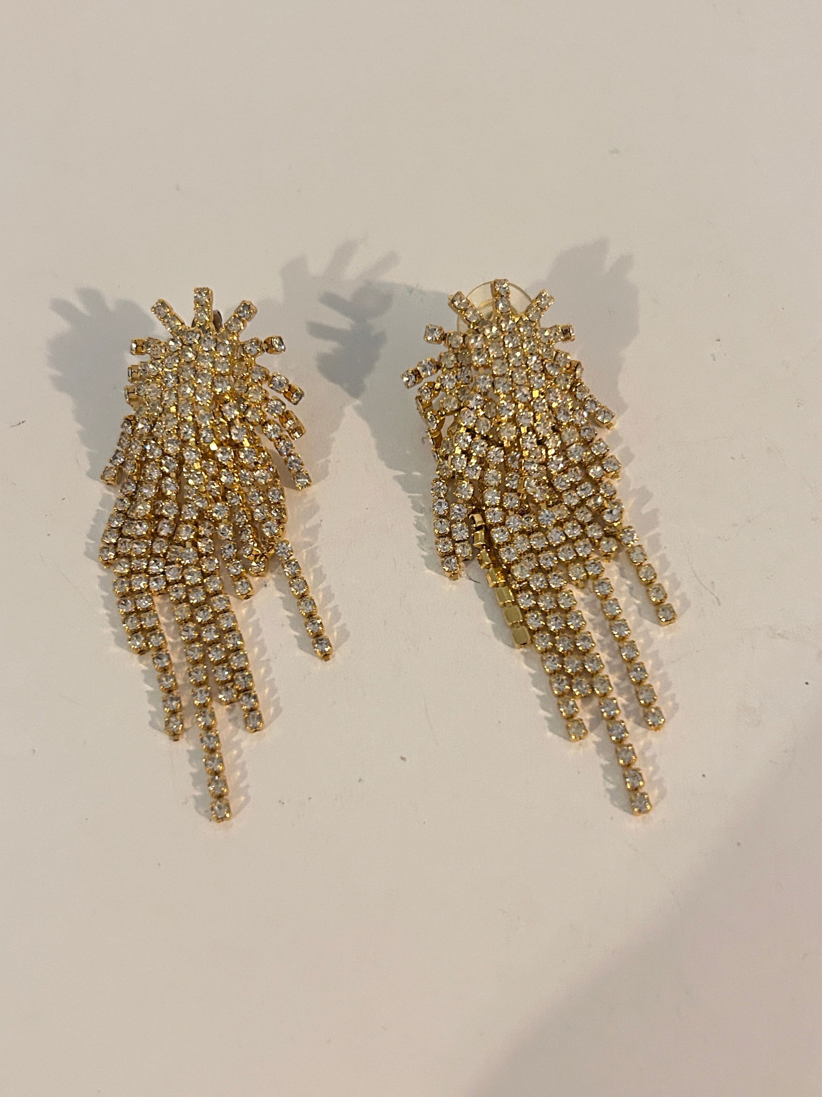 Vintage Earrings: Vintage Earrings Please view all photos as they are part of the description and condition of this Item, Feel free to contact me with questions or picture requests! Used Item AS IS