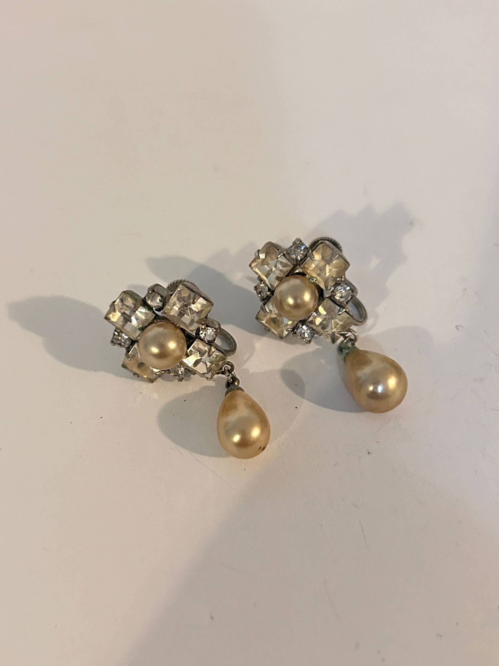 Vintage Earrings: Vintage Earrings Please view all photos as they are part of the description and condition of this Item, Feel free to contact me with questions or picture requests! Used Item AS IS