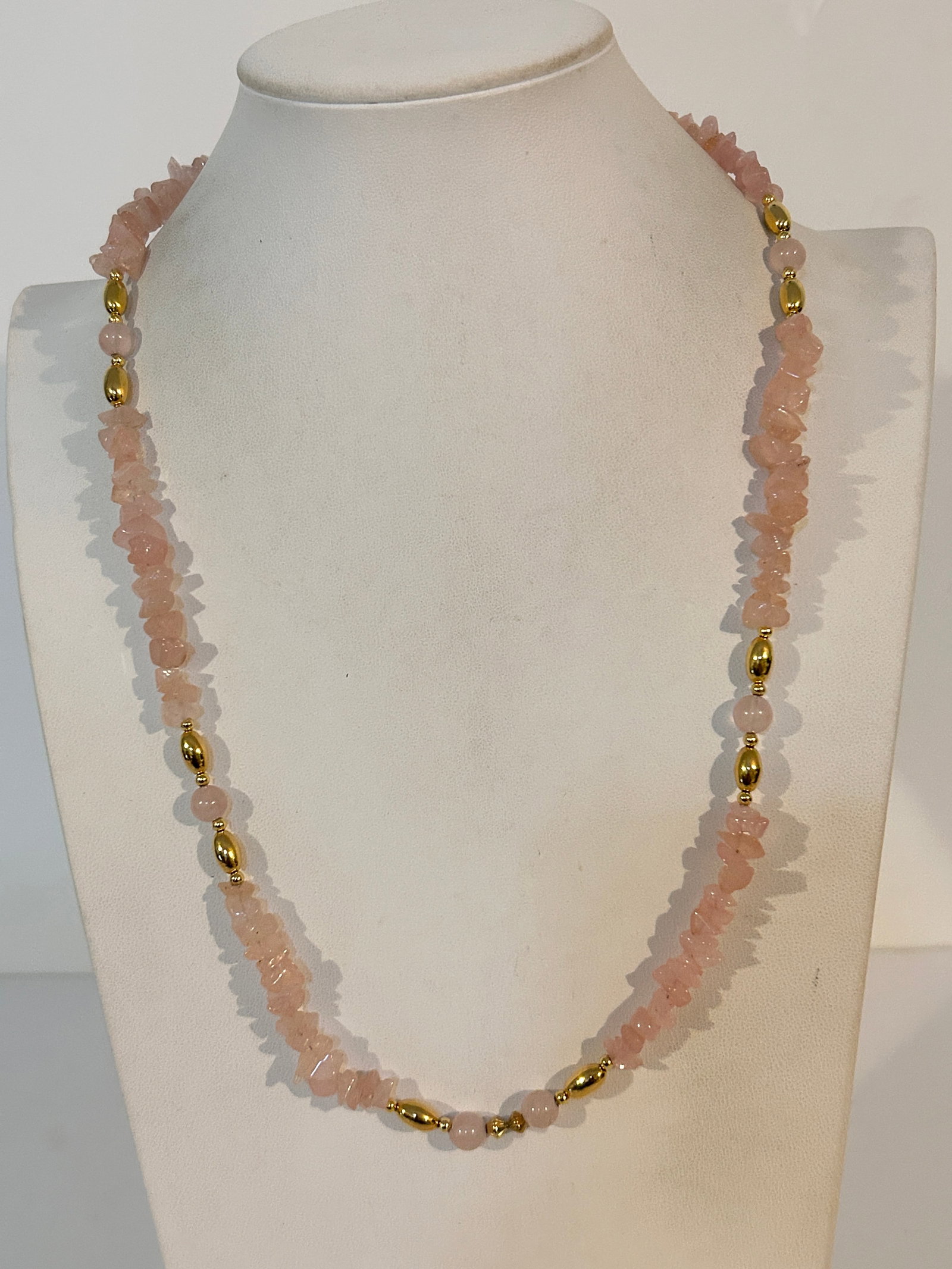 Vintage pink Amethyst bead Necklace 25": Vintage pink Amethyst bead Necklace 25" Please view all photos as they are part of the description and condition of this Item, Feel free to contact me with questions or picture requests! Used Item AS