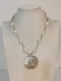 Vintage Mother of pearl floral pendant Necklace 18"