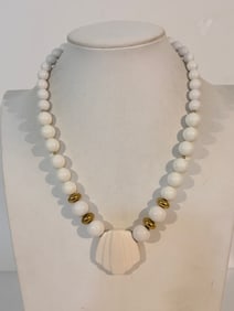 Vintage White Acrylic shell pendant Necklace 18"