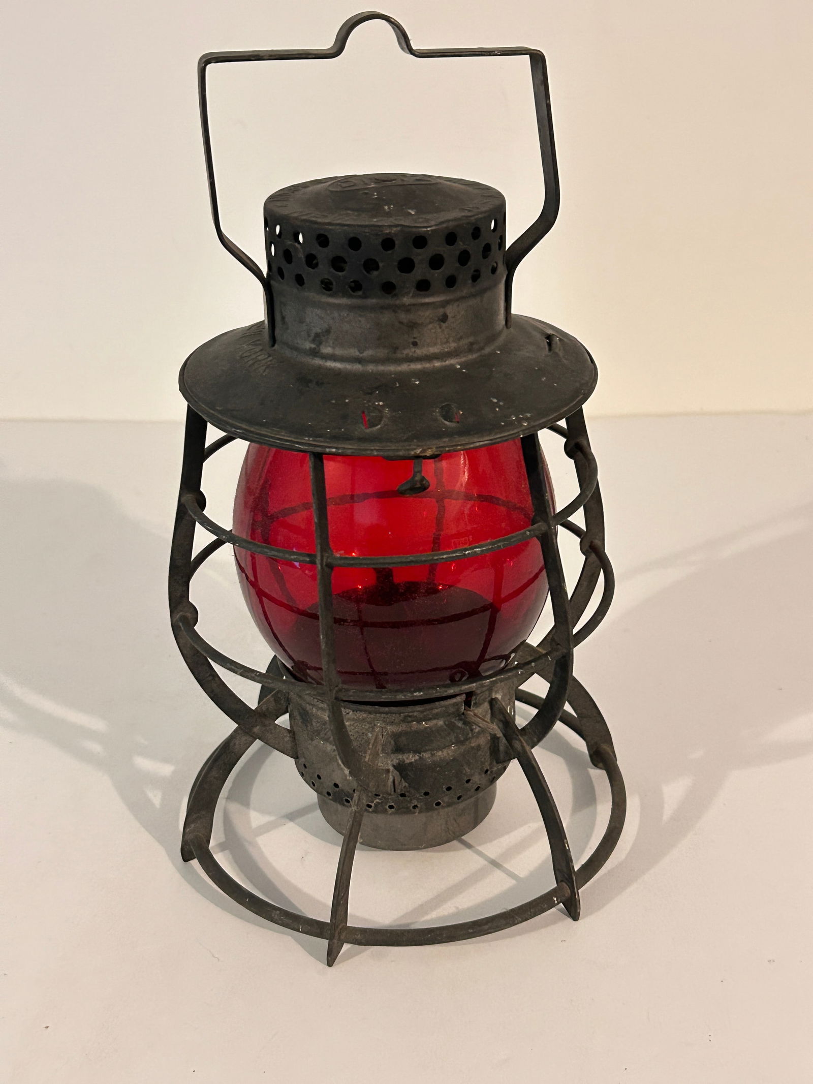 Dietz No. 39 New York Steel Clad Railroad Lantern w/ Red New York Globe (1 of 6)