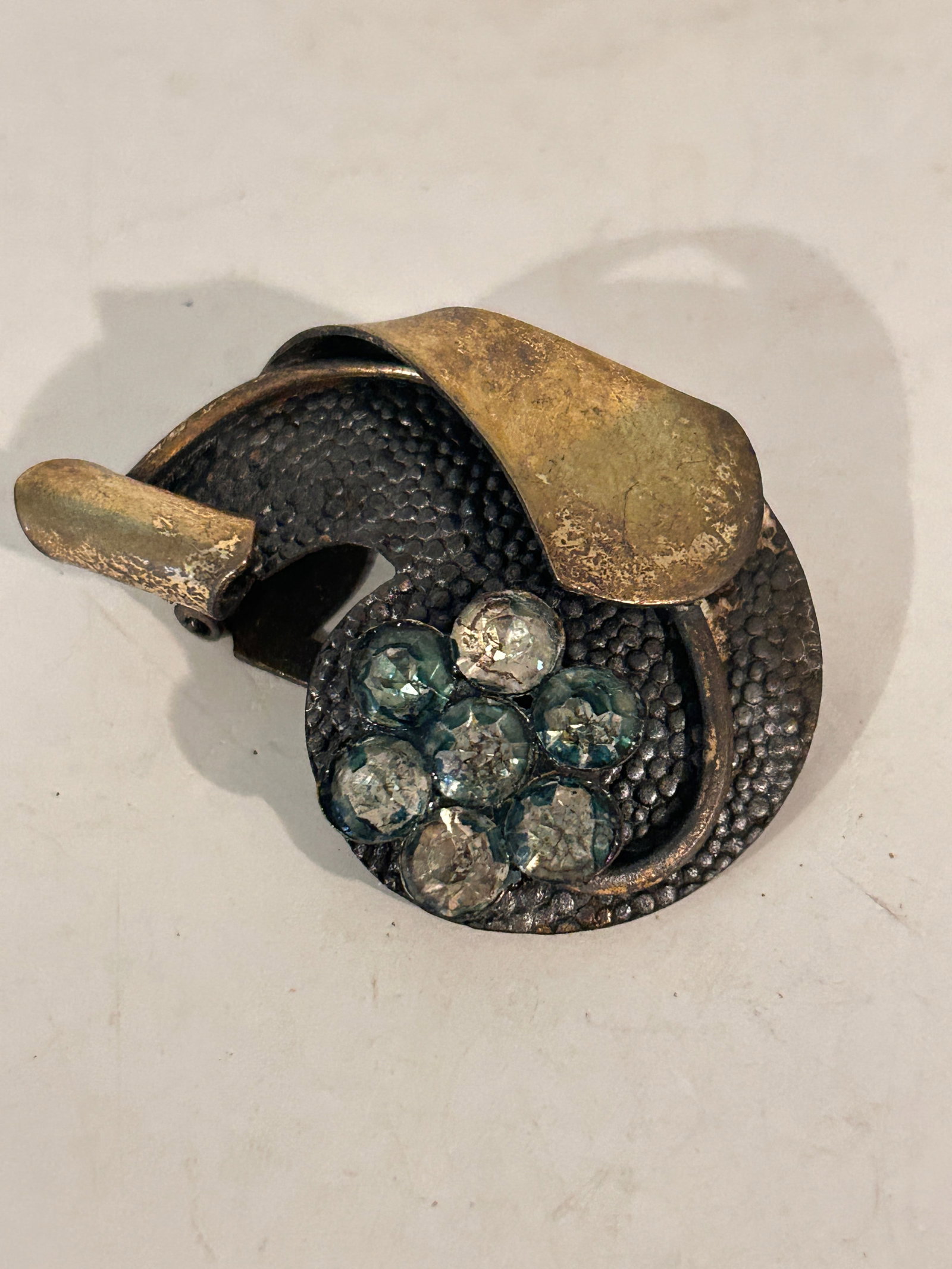 Vintage Shoe Clip or Tie Clip: Vintage Shoe Clip or Tie Clip Please view all photos as they are part of the description and condition of this Item, Feel free to contact me with questions or picture requests! Used Item AS IS