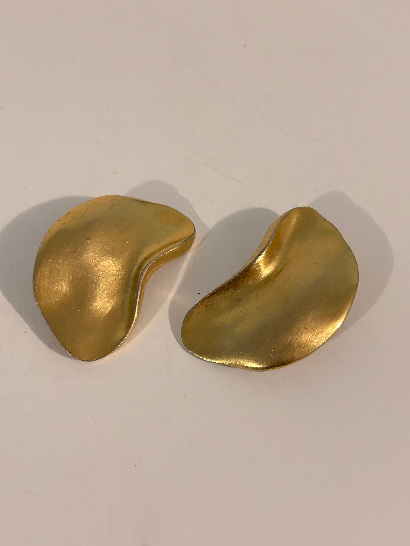 Vintage Earrings: Vintage Earrings Please view all photos as they are part of the description and condition of this Item, Feel free to contact me with questions or picture requests! Used Item AS IS