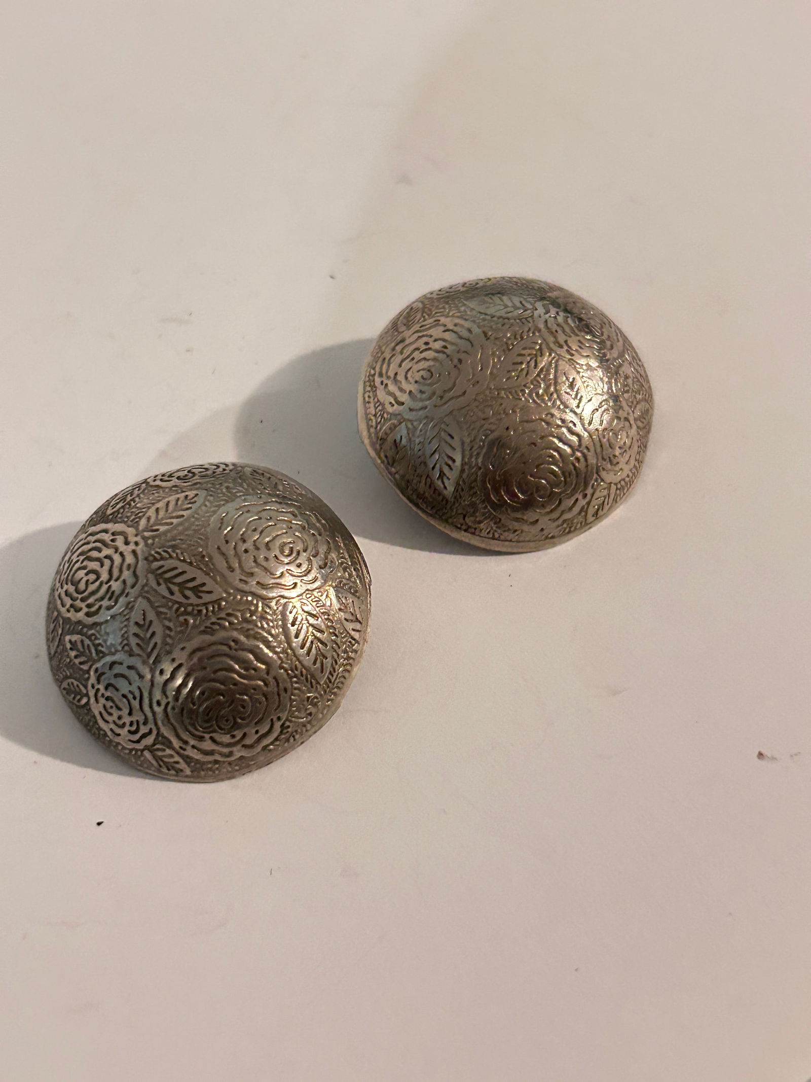 Vintage Earrings: Vintage Earrings Please view all photos as they are part of the description and condition of this Item, Feel free to contact me with questions or picture requests! Used Item AS IS