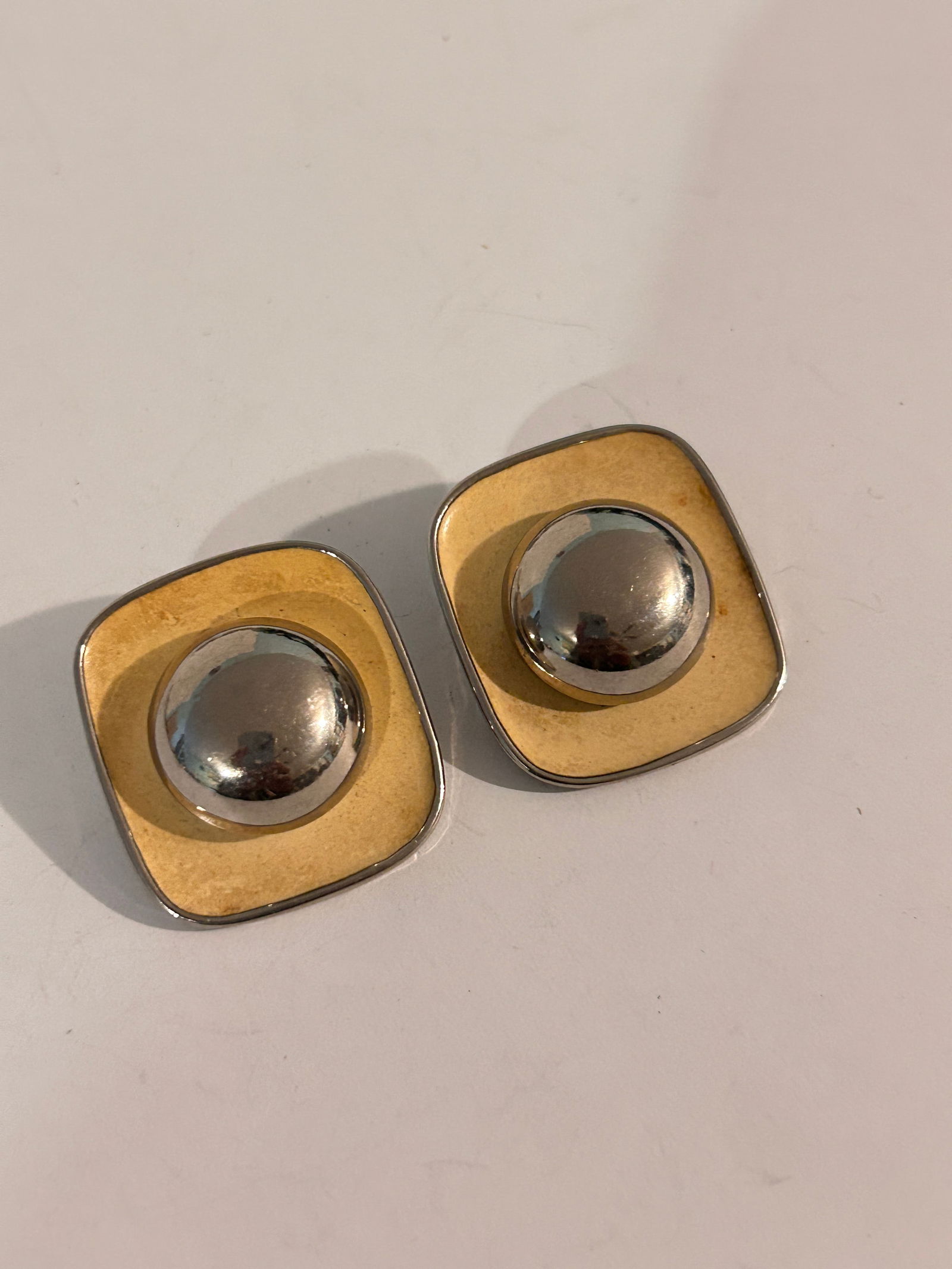 Vintage Earrings: Vintage Earrings Please view all photos as they are part of the description and condition of this Item, Feel free to contact me with questions or picture requests! Used Item AS IS