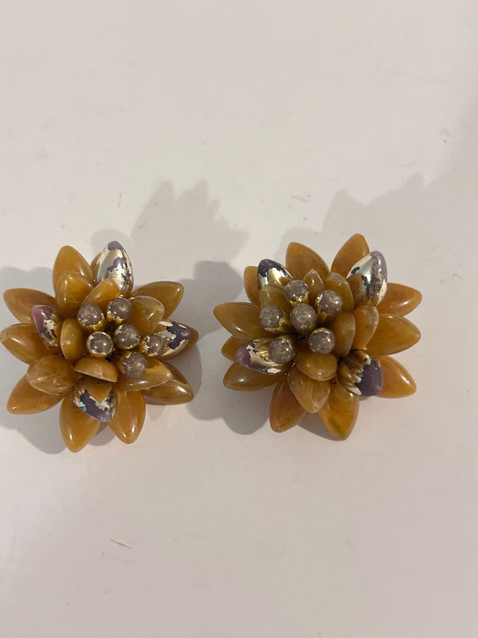 Vintage Earrings: Vintage Earrings Please view all photos as they are part of the description and condition of this Item, Feel free to contact me with questions or picture requests! Used Item AS IS