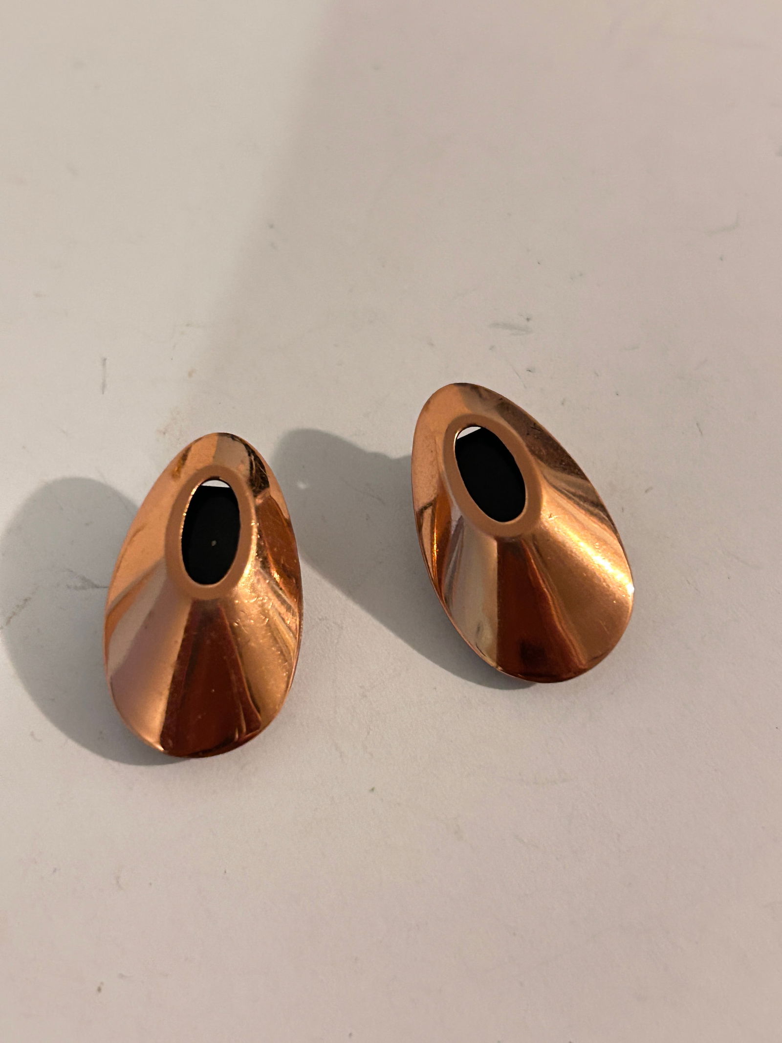 Vintage Earrings: Vintage Earrings Please view all photos as they are part of the description and condition of this Item, Feel free to contact me with questions or picture requests! Used Item AS IS