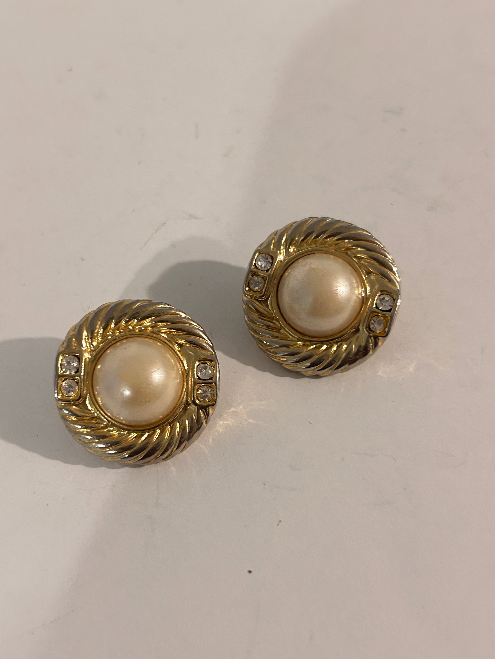Vintage Earrings: Vintage Earrings Please view all photos as they are part of the description and condition of this Item, Feel free to contact me with questions or picture requests! Used Item AS IS