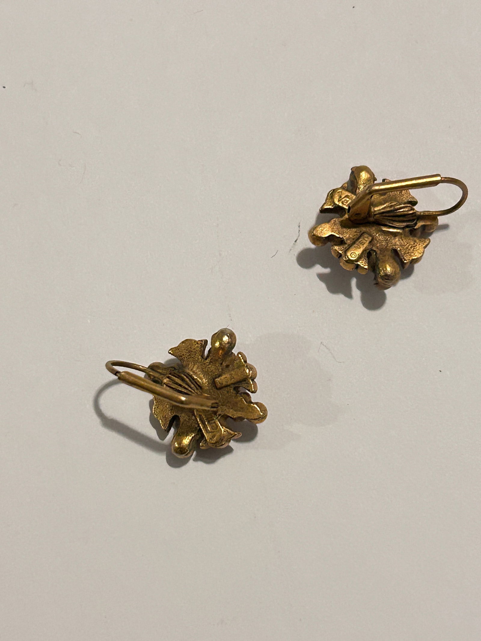 Vintage signed Venue USA gold-tone Fashion Earrings: Vintage signed Venue USA gold-tone Fashion Earrings Please view all photos as they are part of the description and condition of this Item, Feel free to contact me with questions or picture requests! U