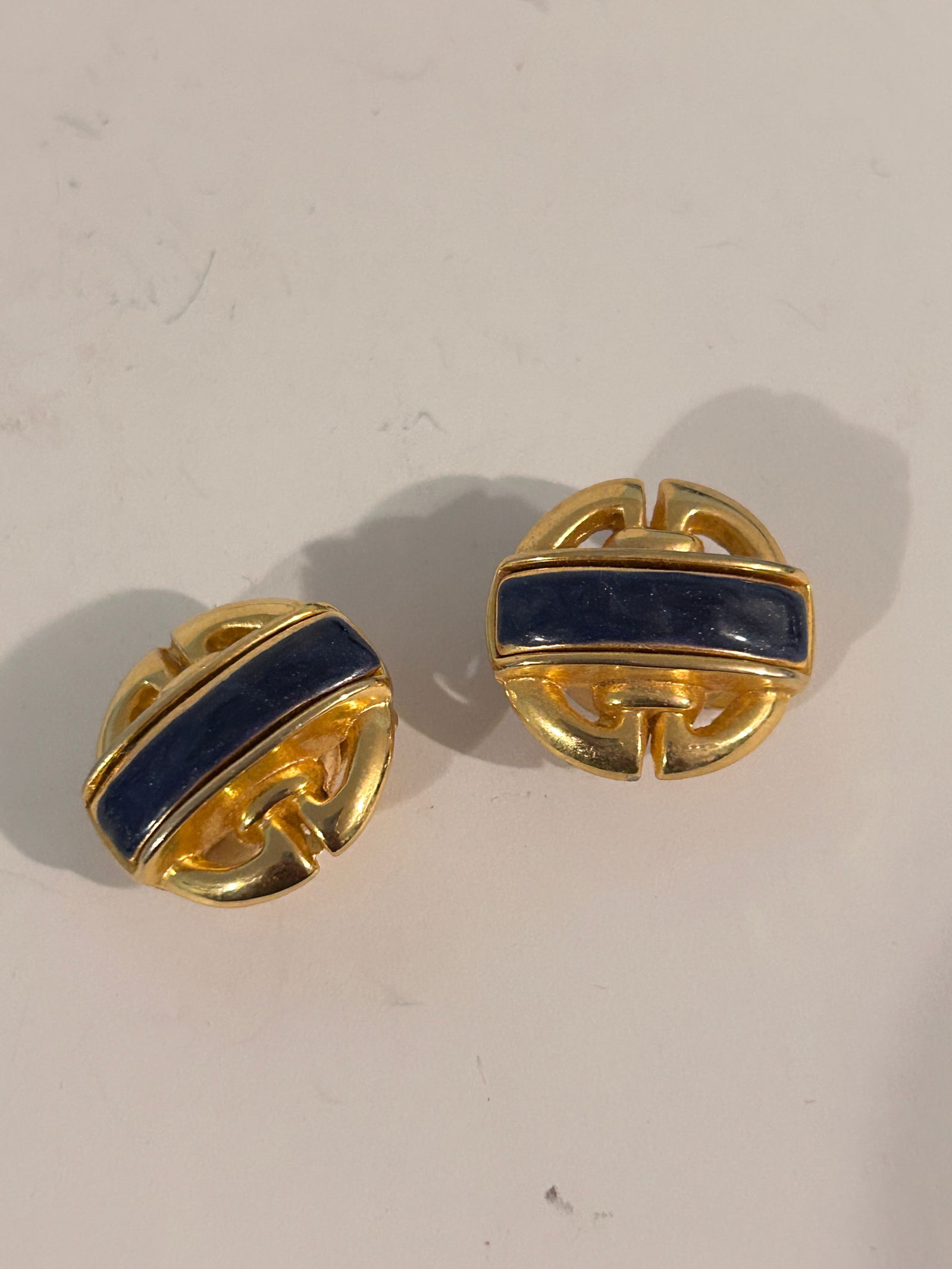 Vintage Earrings: Vintage Earrings Please view all photos as they are part of the description and condition of this Item, Feel free to contact me with questions or picture requests! Used Item AS IS